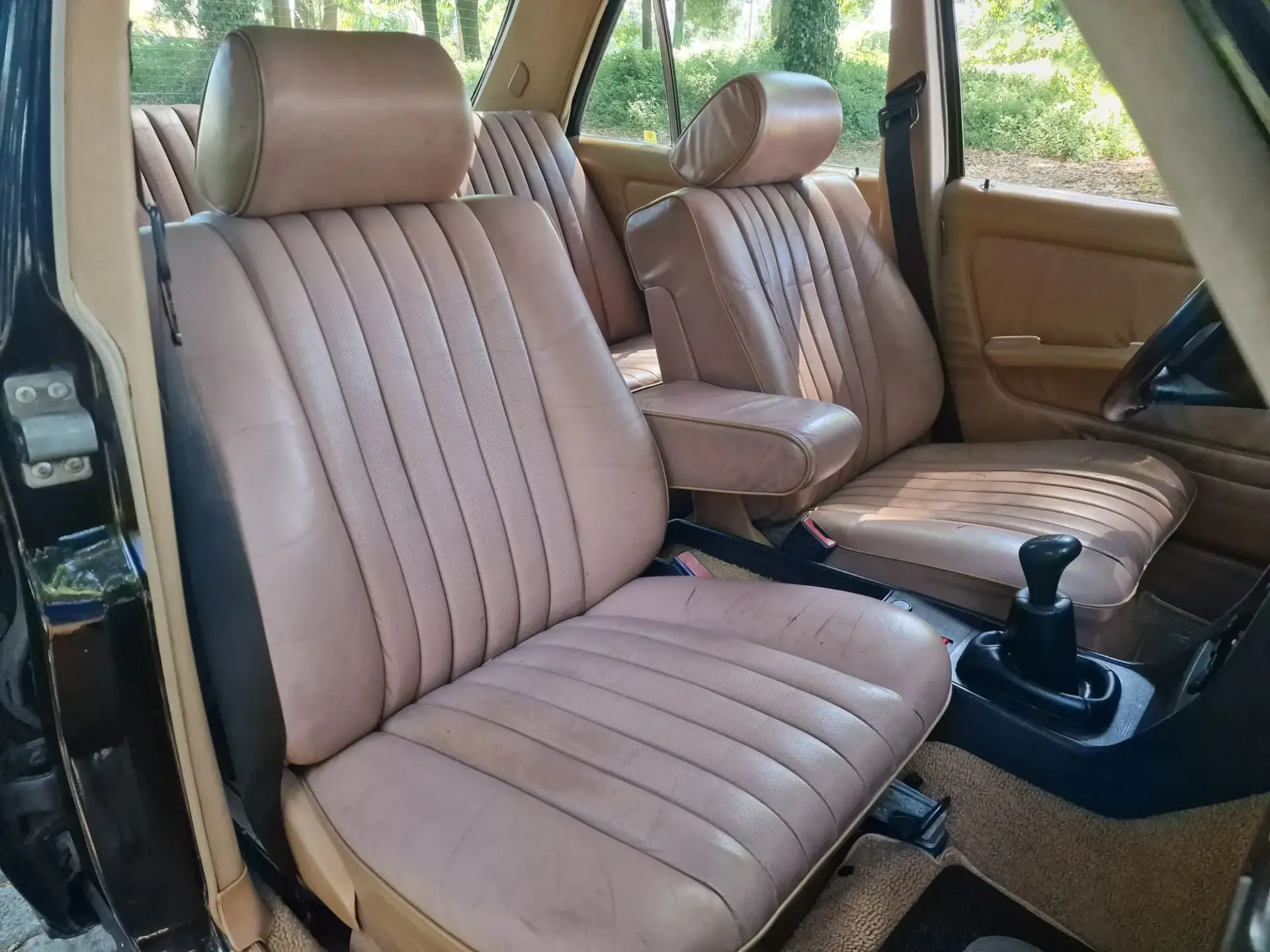 Mercedes-Benz 240 26