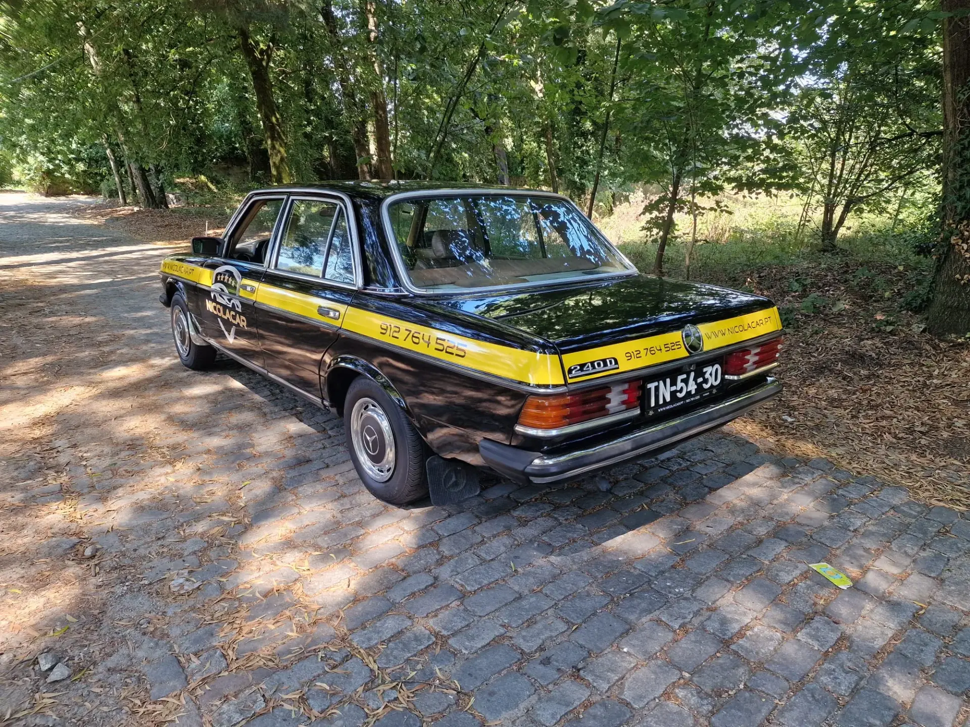Mercedes-Benz 240 33