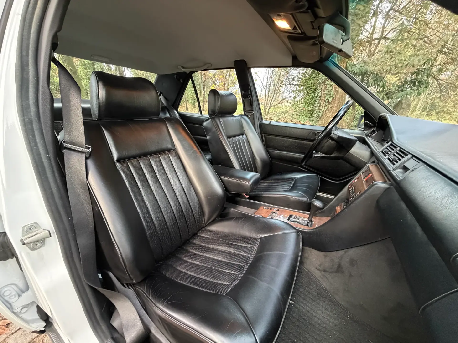 Mercedes-Benz 260 260 E 16
