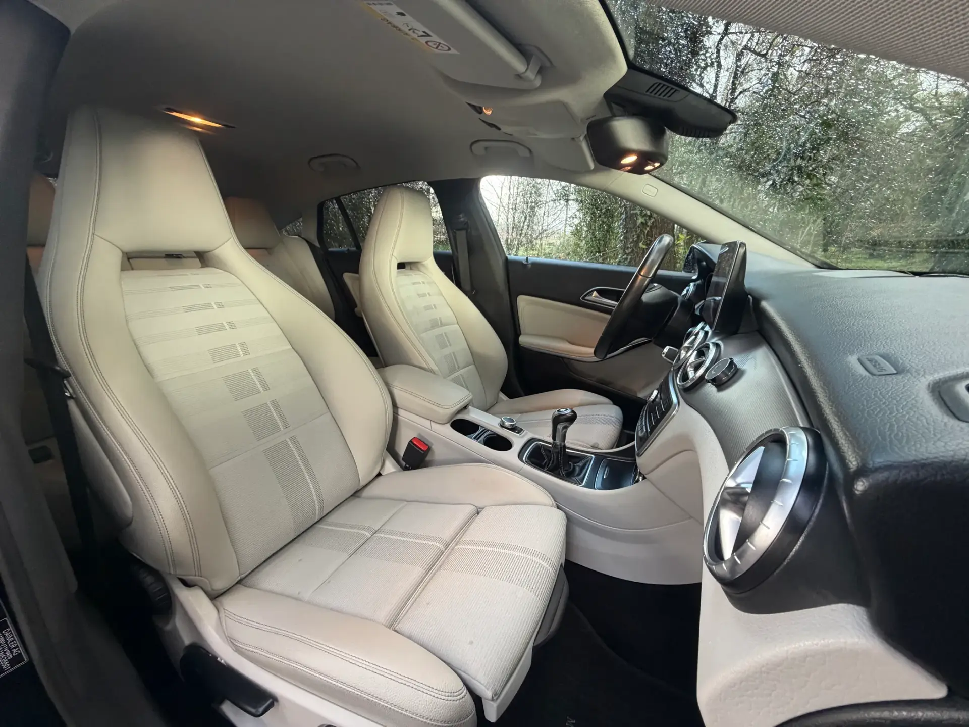 Mercedes-Benz CLA 180 d Shooting Brake Urban 11