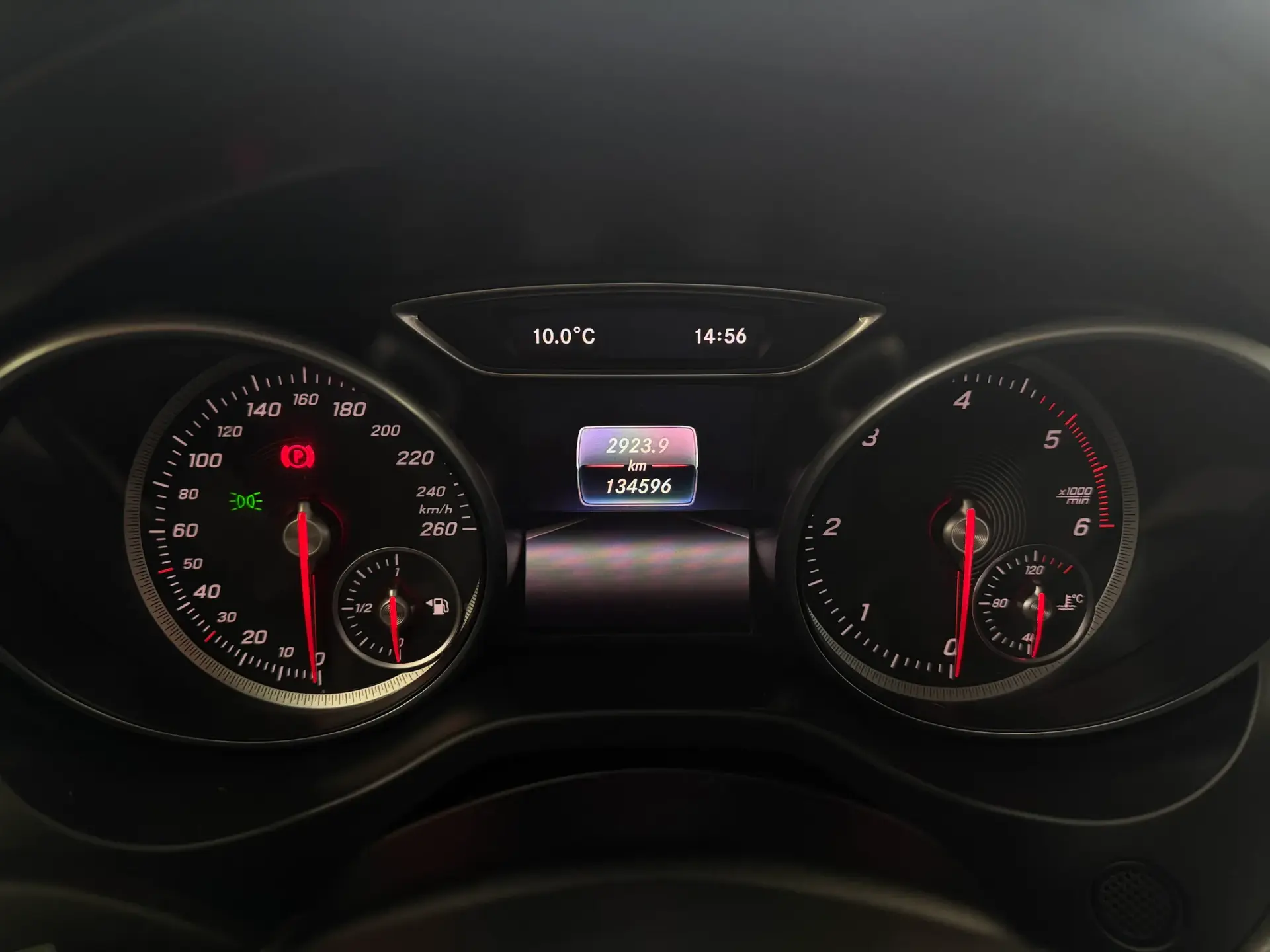 Mercedes-Benz CLA 180 d Shooting Brake Urban 13