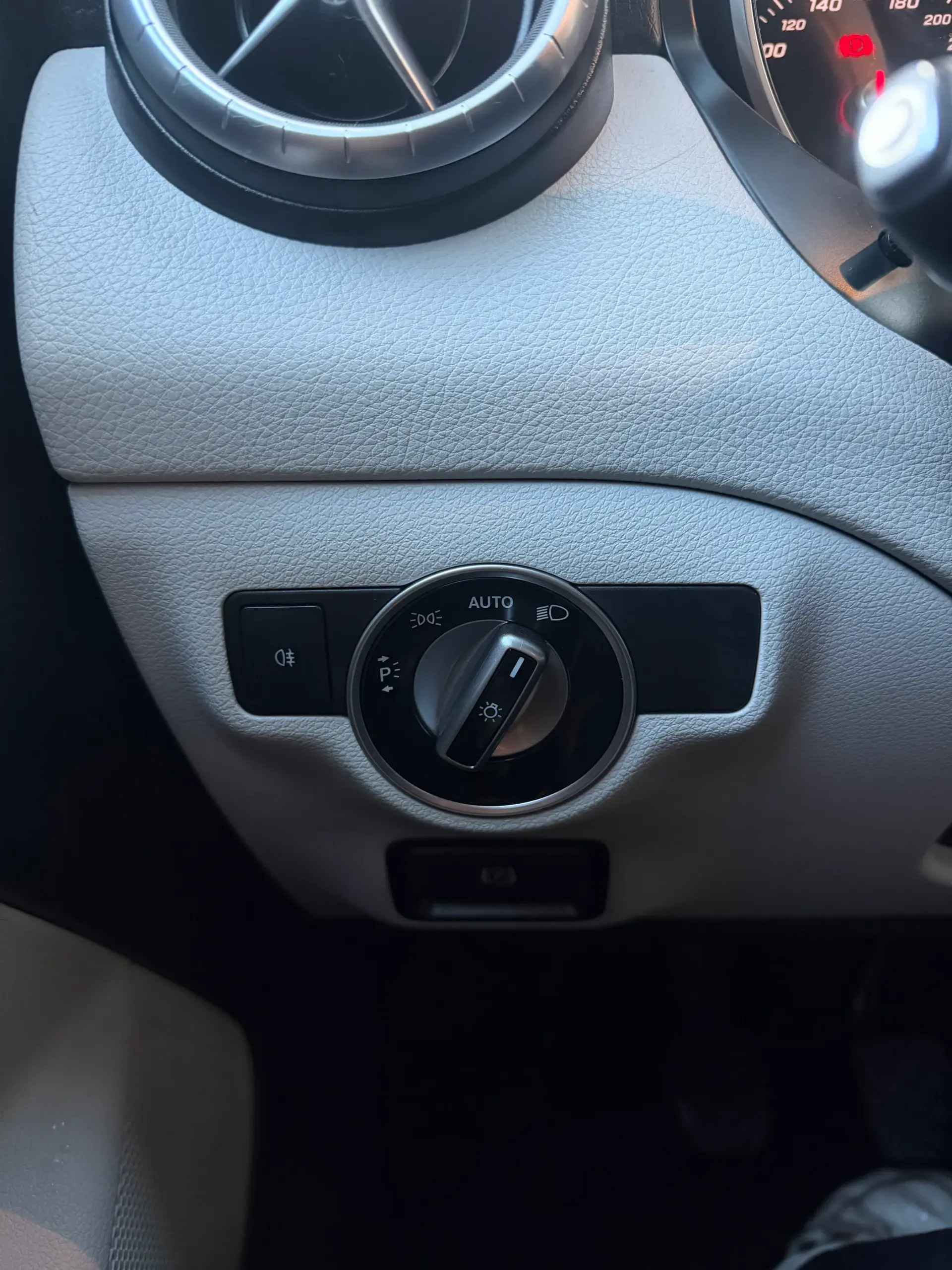 Mercedes-Benz CLA 180 d Shooting Brake Urban 15