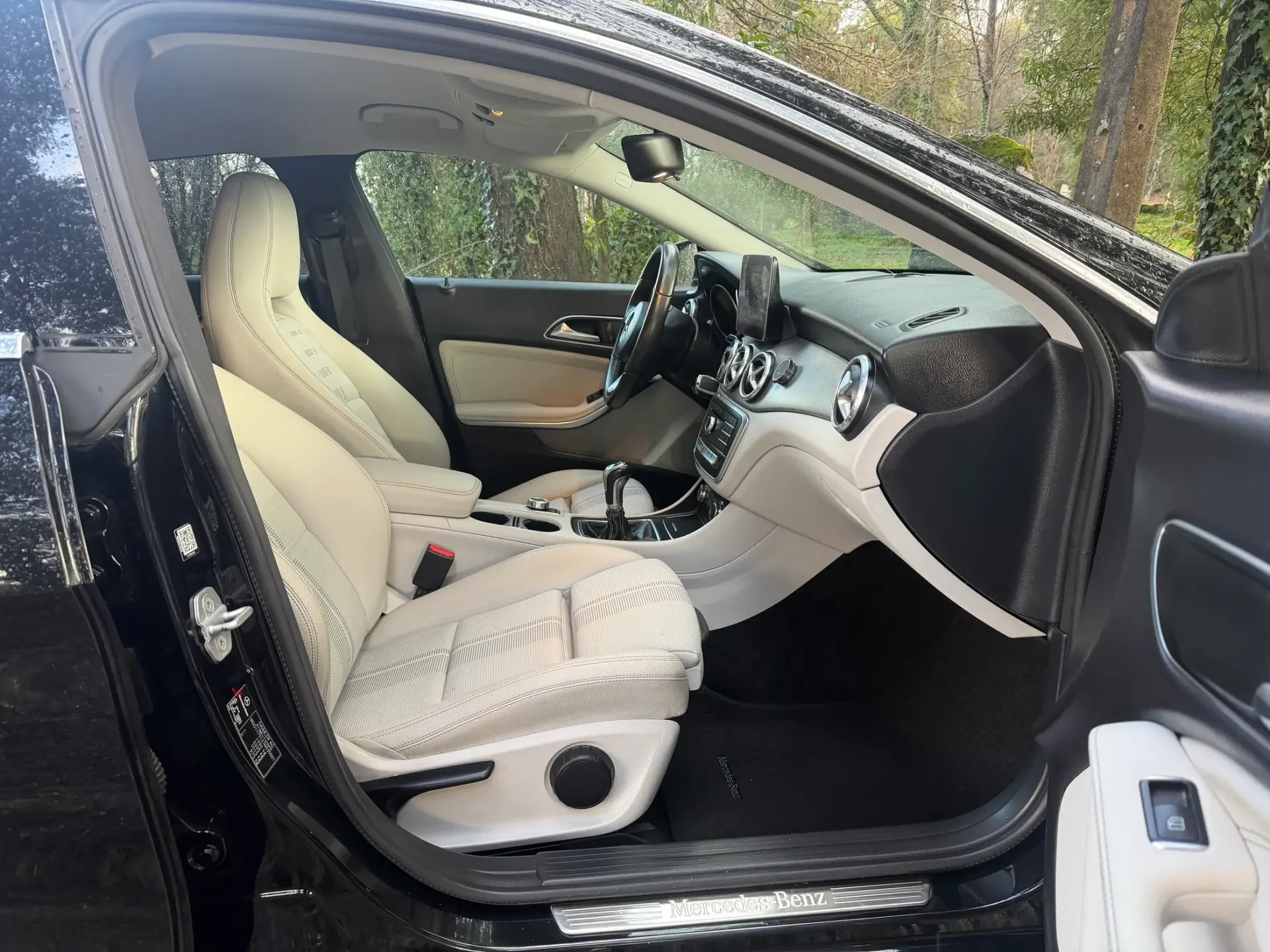 Mercedes-Benz CLA 180 d Shooting Brake Urban 16