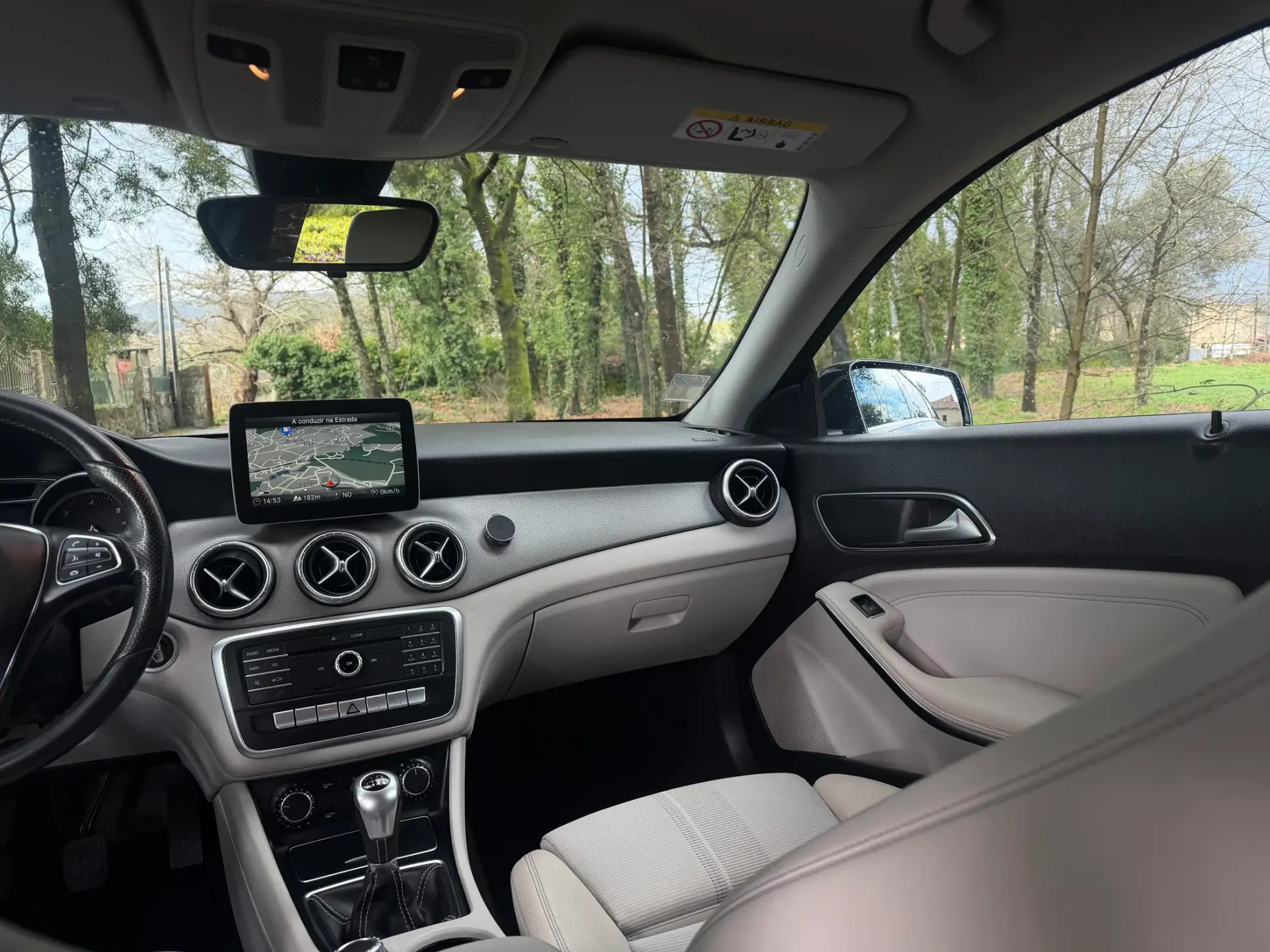 Mercedes-Benz CLA 180 d Shooting Brake Urban 25