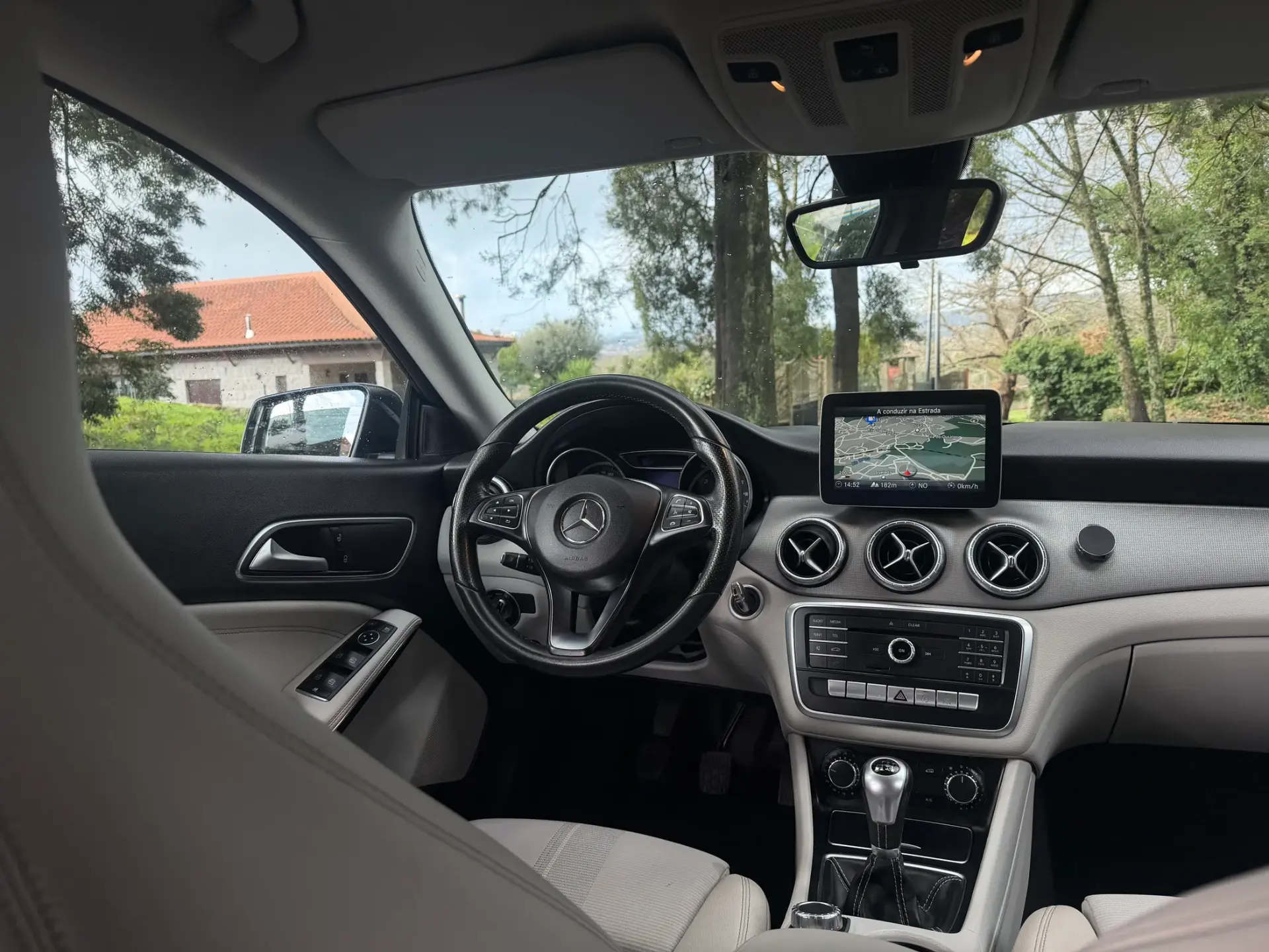 Mercedes-Benz CLA 180 d Shooting Brake Urban 26