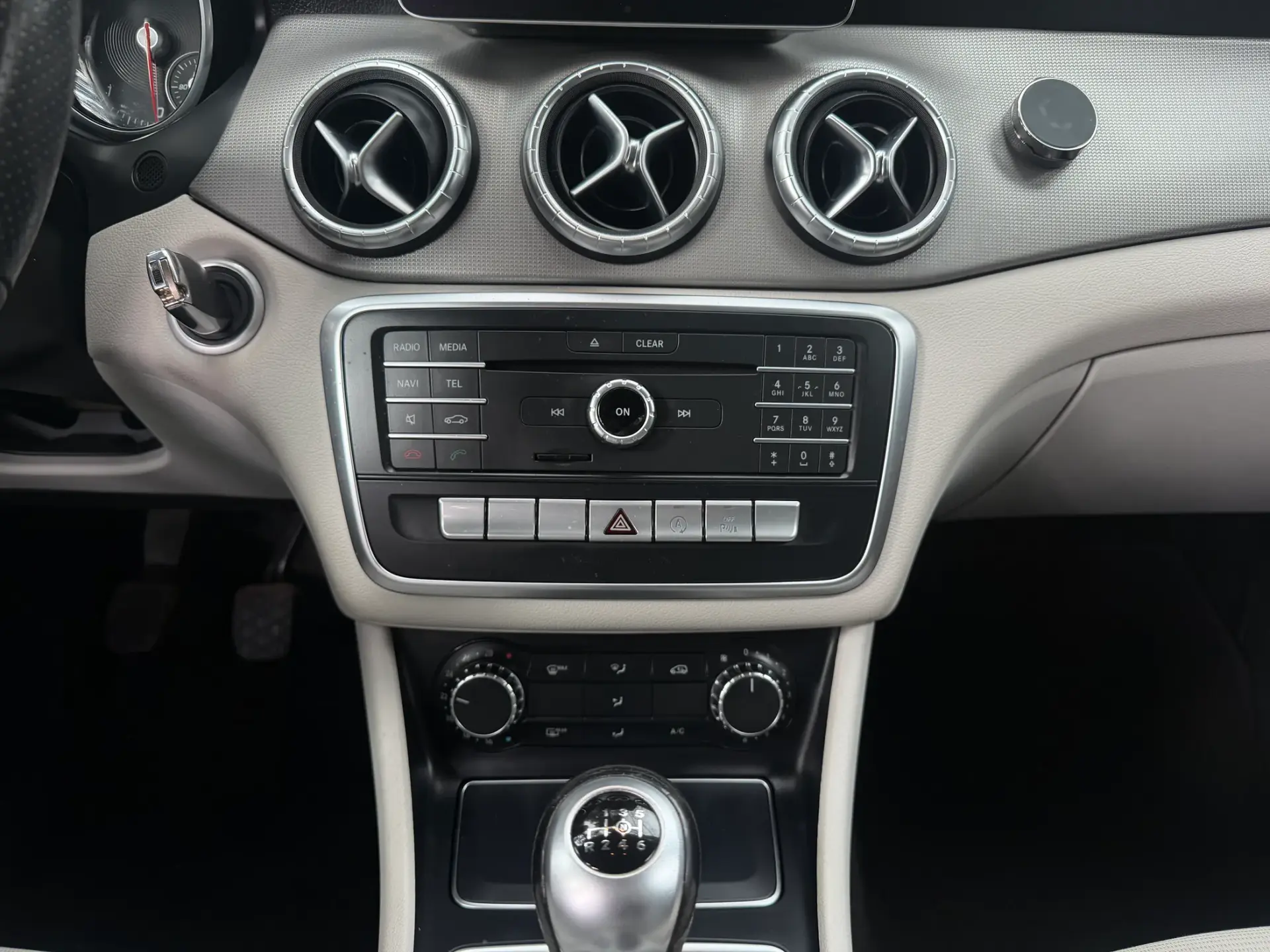 Mercedes-Benz CLA 180 d Shooting Brake Urban 27