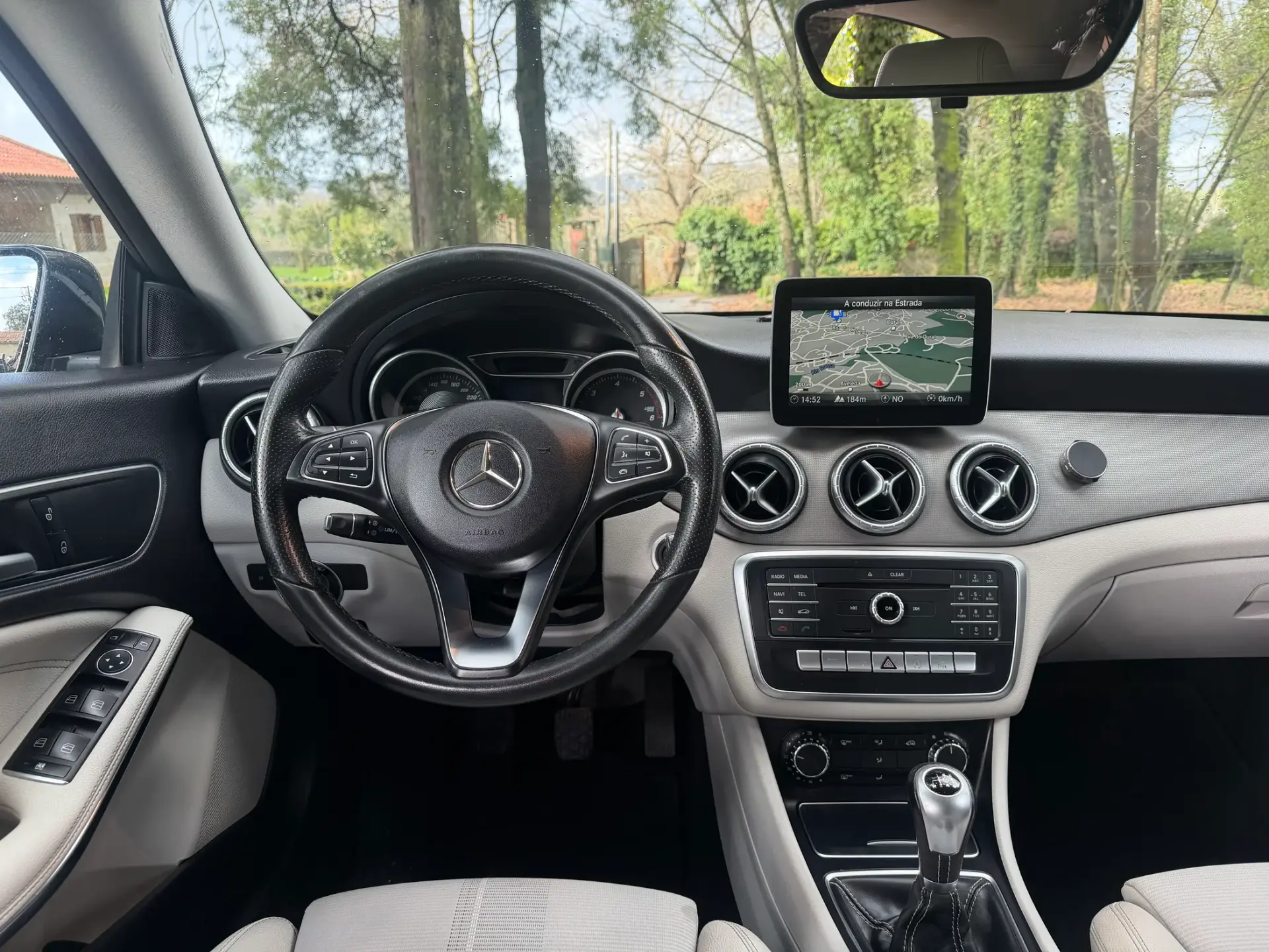 Mercedes-Benz CLA 180 d Shooting Brake Urban 30