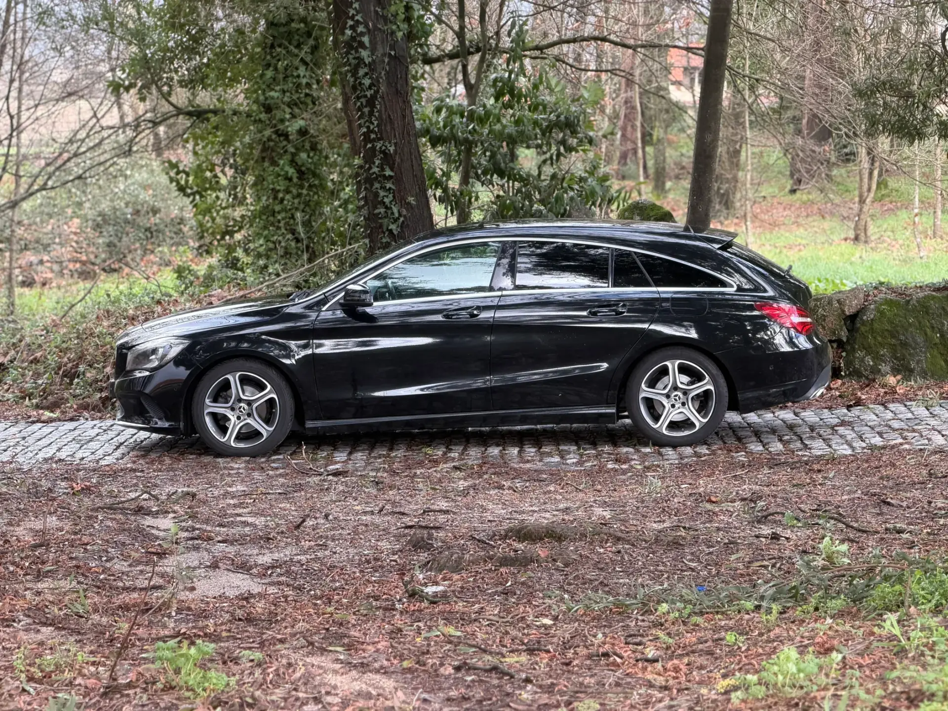 Mercedes-Benz CLA 180 d Shooting Brake Urban 35