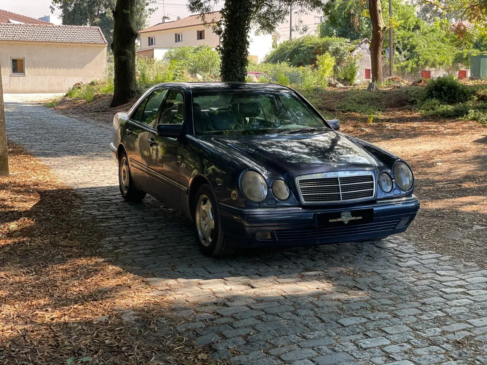 Mercedes-Benz E 300 TD Classic 2
