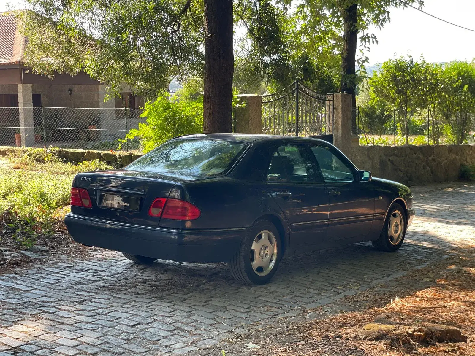 Mercedes-Benz E 300 TD Classic 7