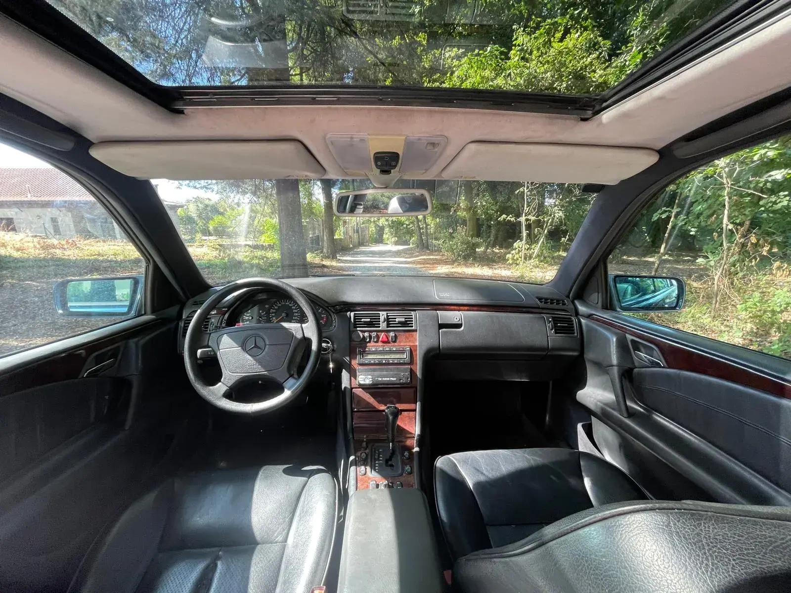 Mercedes-Benz E 300 TD Classic 14