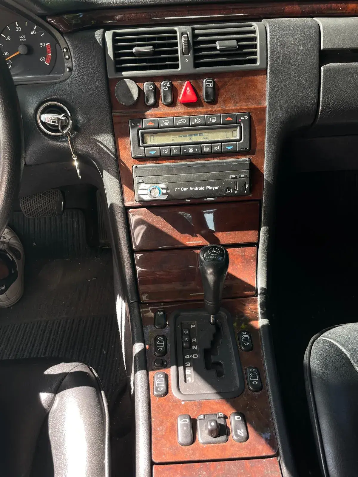 Mercedes-Benz E 300 TD Classic 18