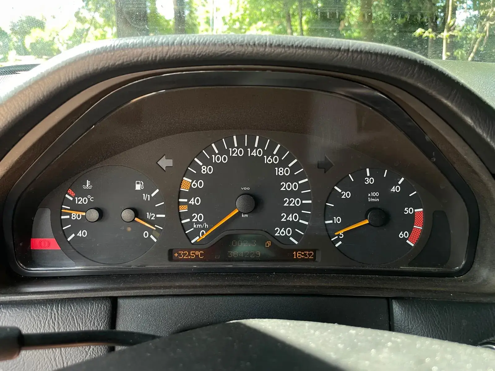 Mercedes-Benz E 300 TD Classic 17