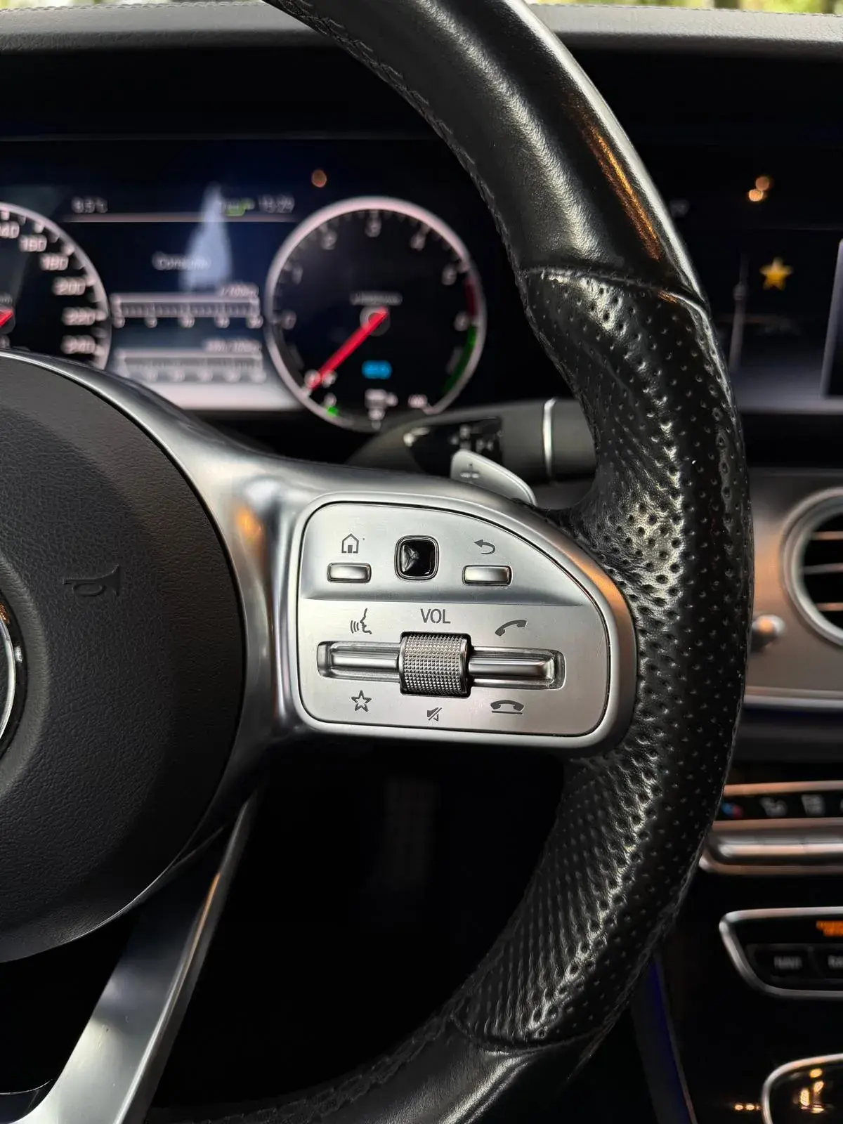 Mercedes-Benz E 300 de AMG Line 17