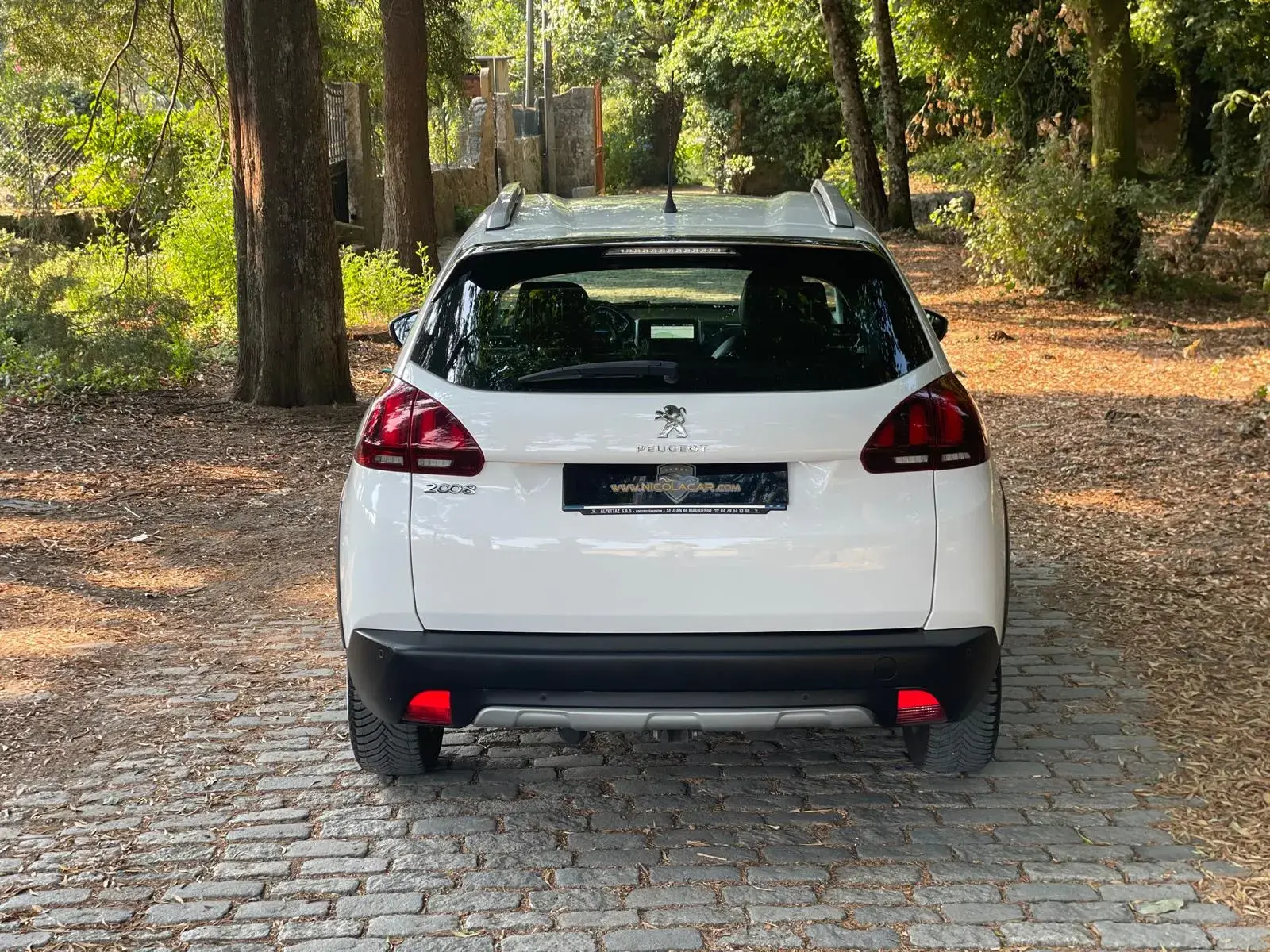 Peugeot 2008 1.2 PureTech Allure 5