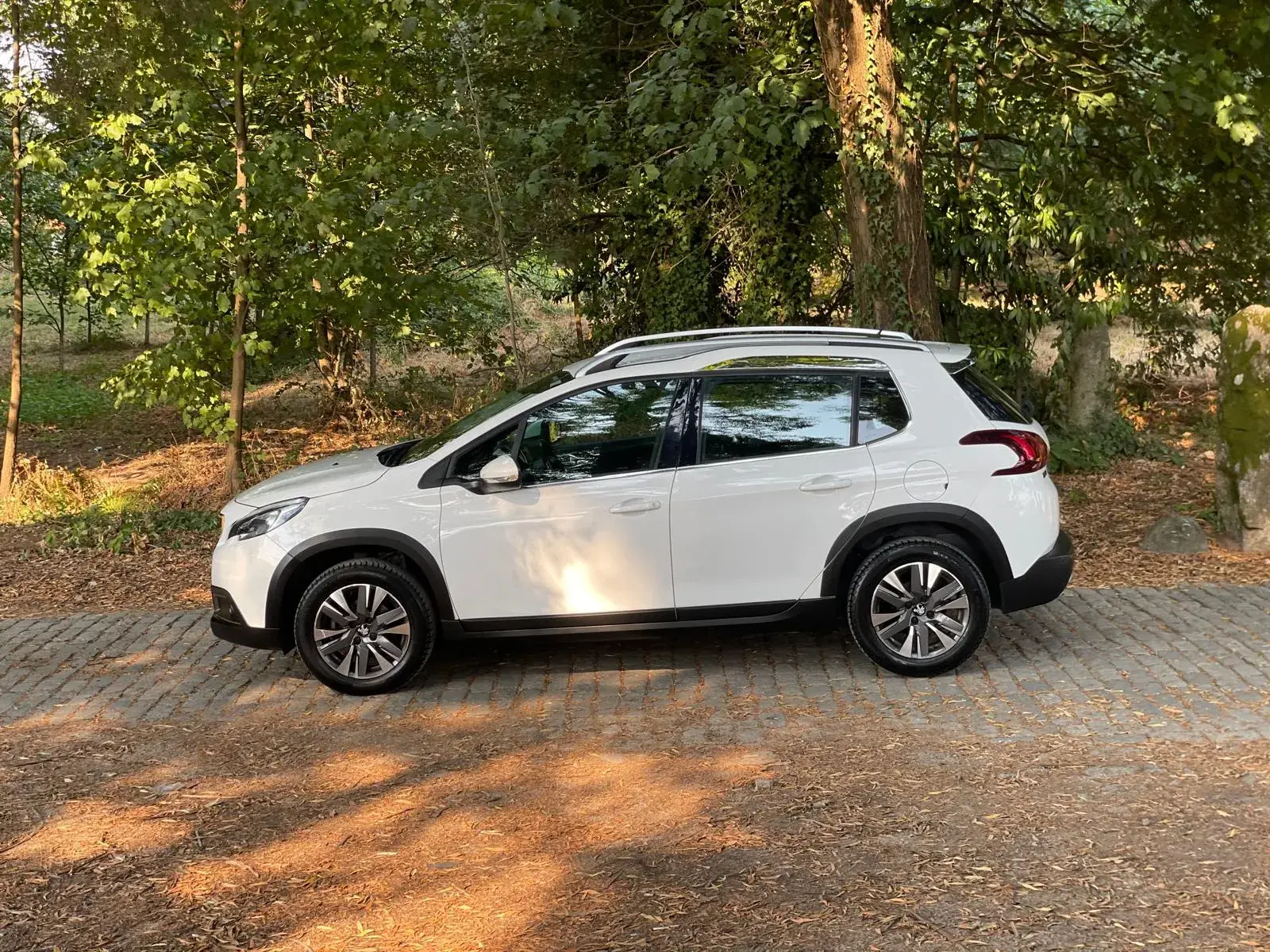 Peugeot 2008 1.2 PureTech Allure 8
