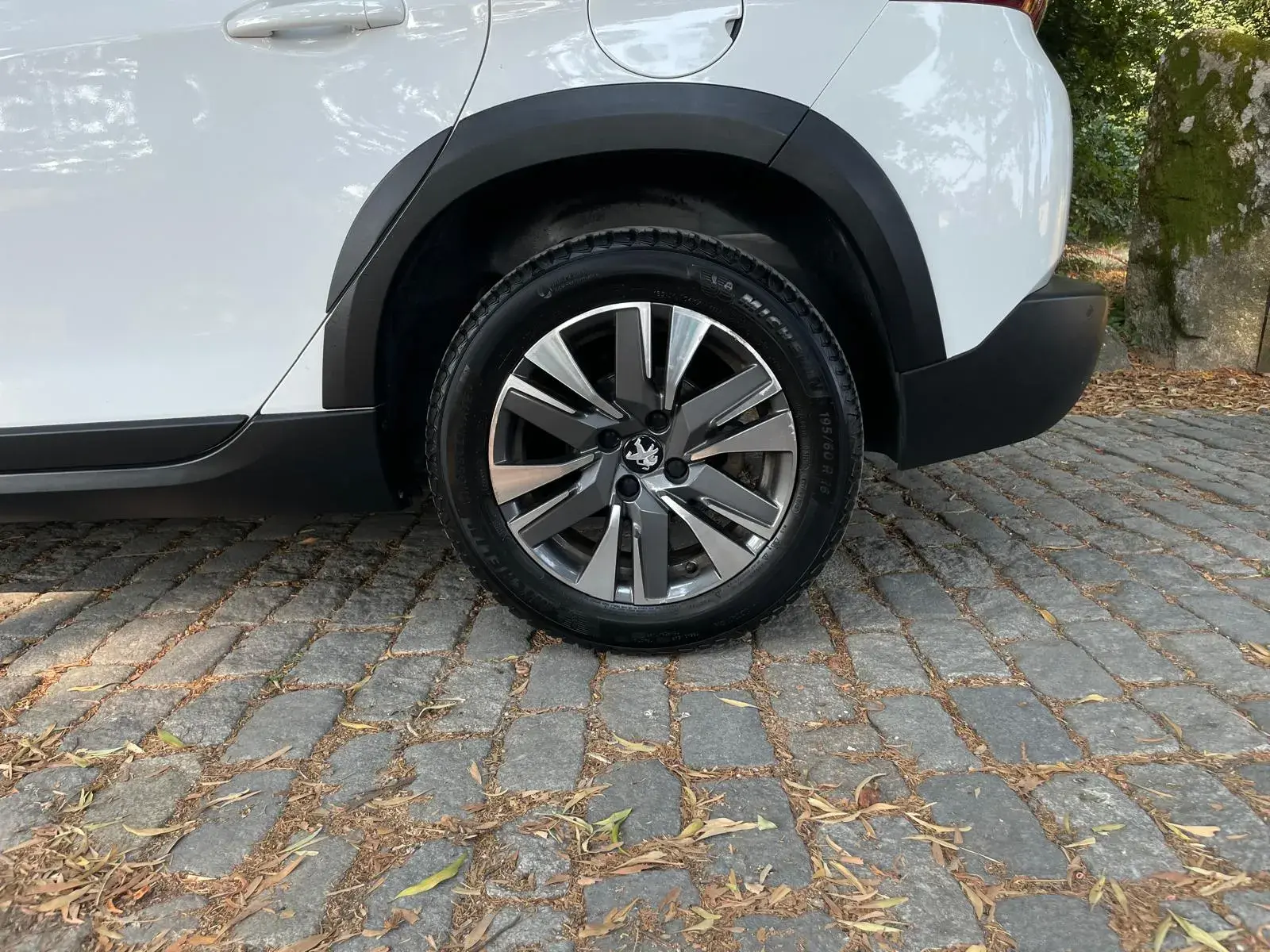 Peugeot 2008 1.2 PureTech Allure 9