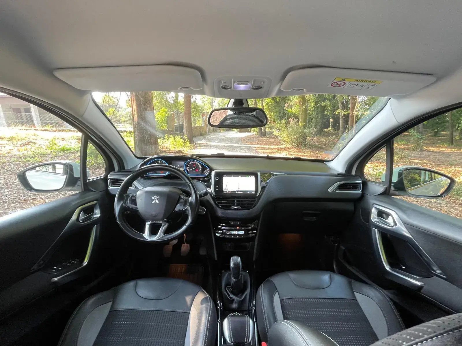 Peugeot 2008 1.2 PureTech Allure 10