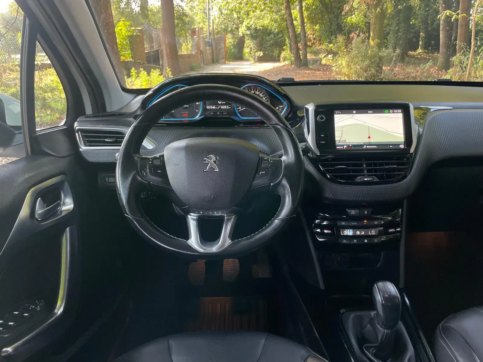 Peugeot 2008 1.2 PureTech Allure 12