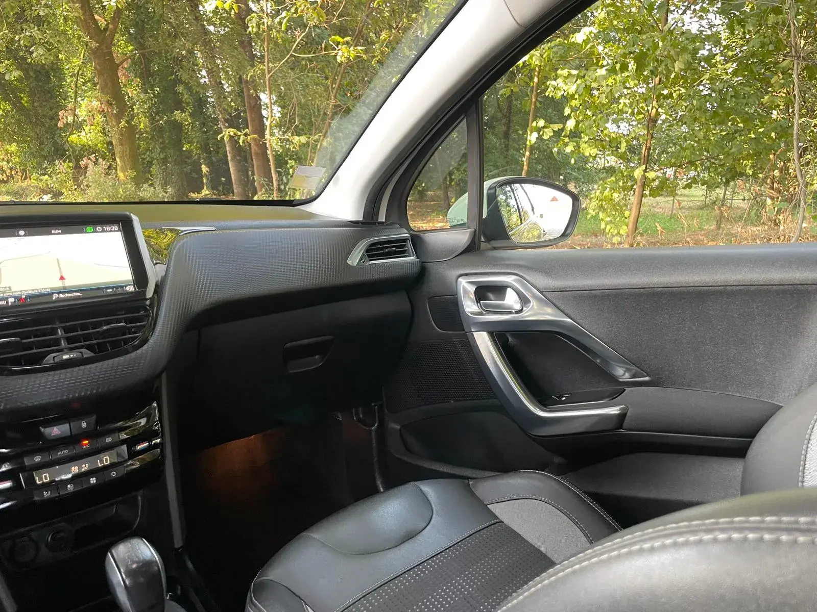 Peugeot 2008 1.2 PureTech Allure 23