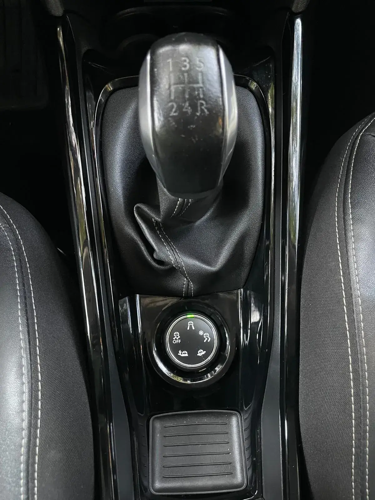 Peugeot 2008 1.2 PureTech Allure 24