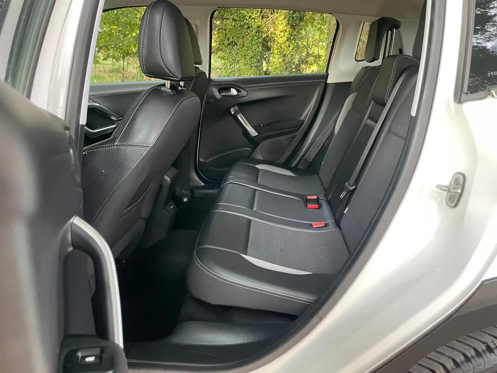 Peugeot 2008 1.2 PureTech Allure 27