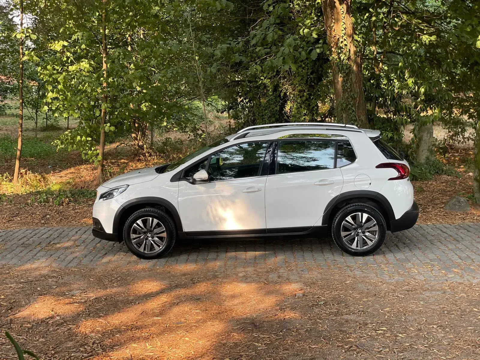 Peugeot 2008 1.2 PureTech Allure 32