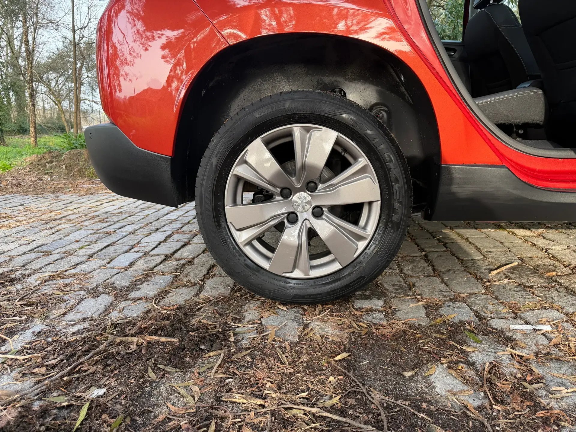 Peugeot 2008 1.2 PureTech Allure EAT6 9