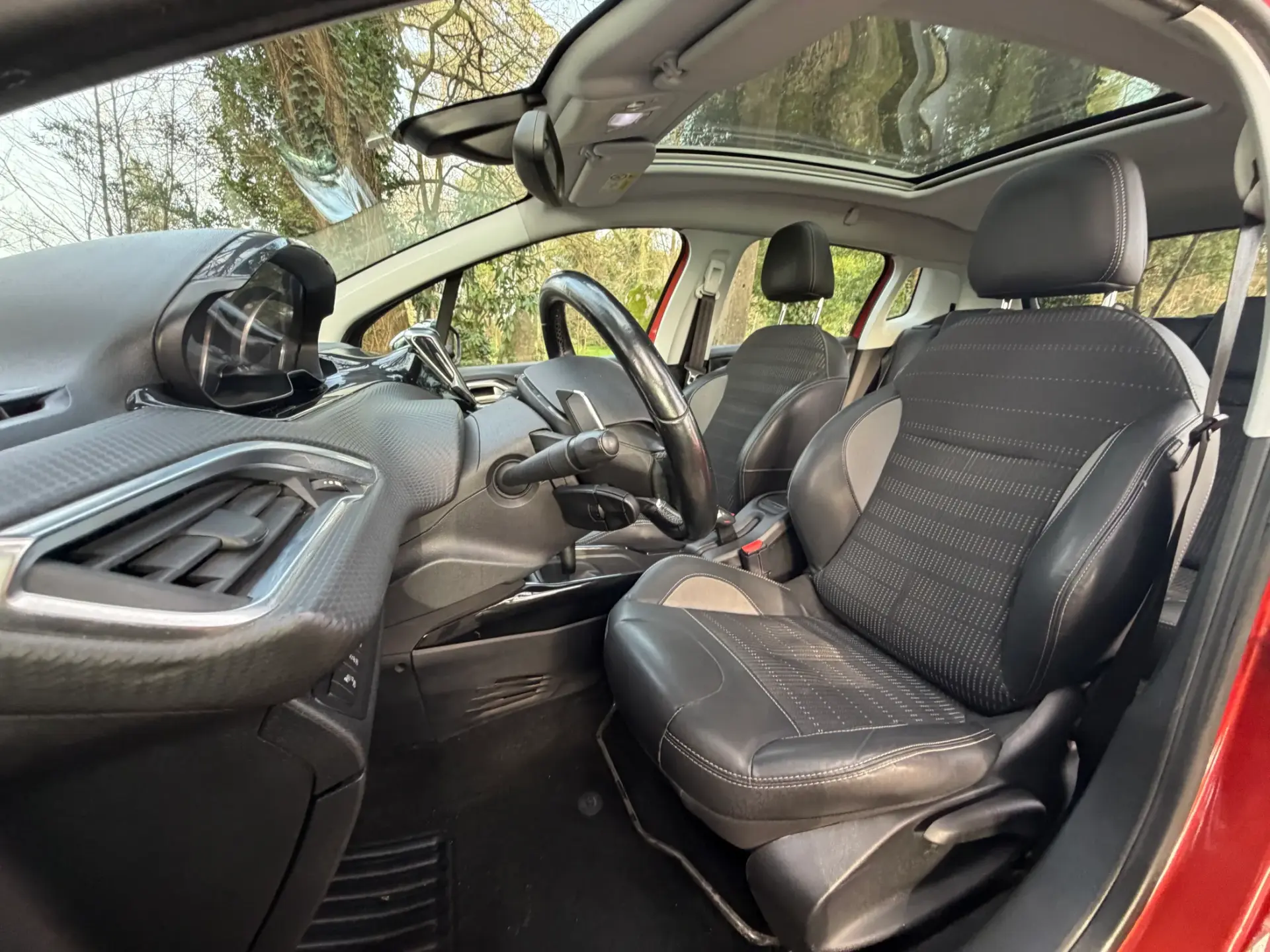 Peugeot 2008 1.2 PureTech Allure EAT6 11