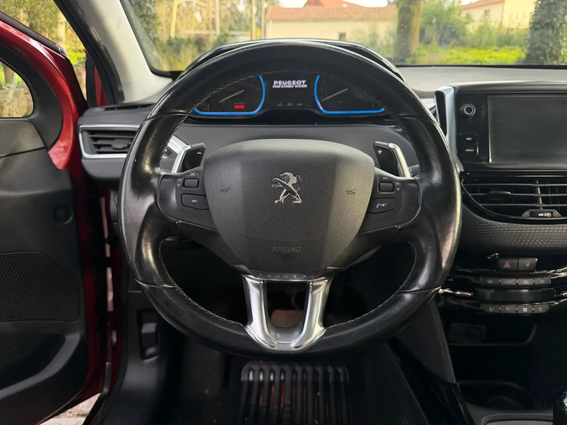 Peugeot 2008 1.2 PureTech Allure EAT6 21