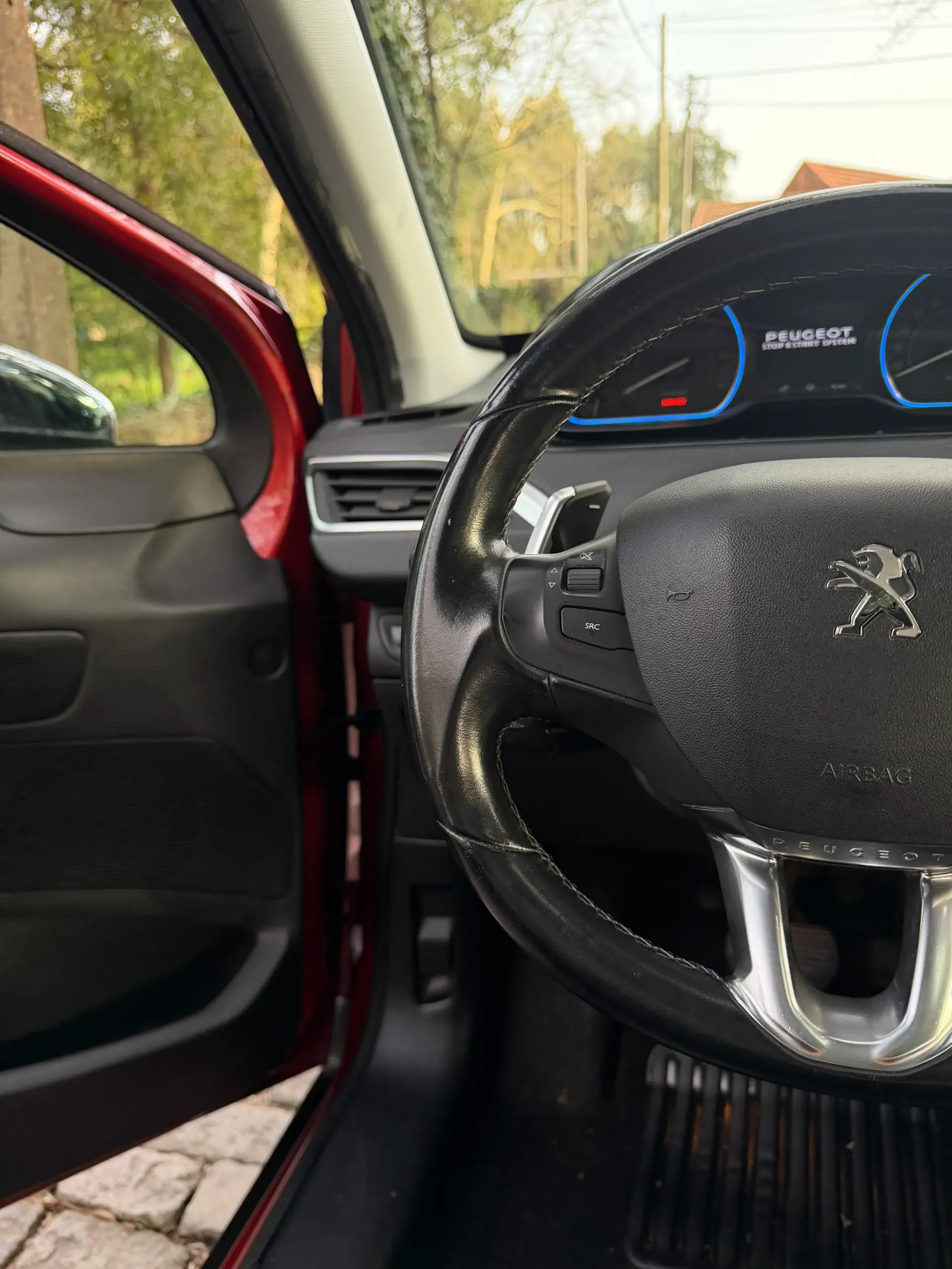 Peugeot 2008 1.2 PureTech Allure EAT6 22