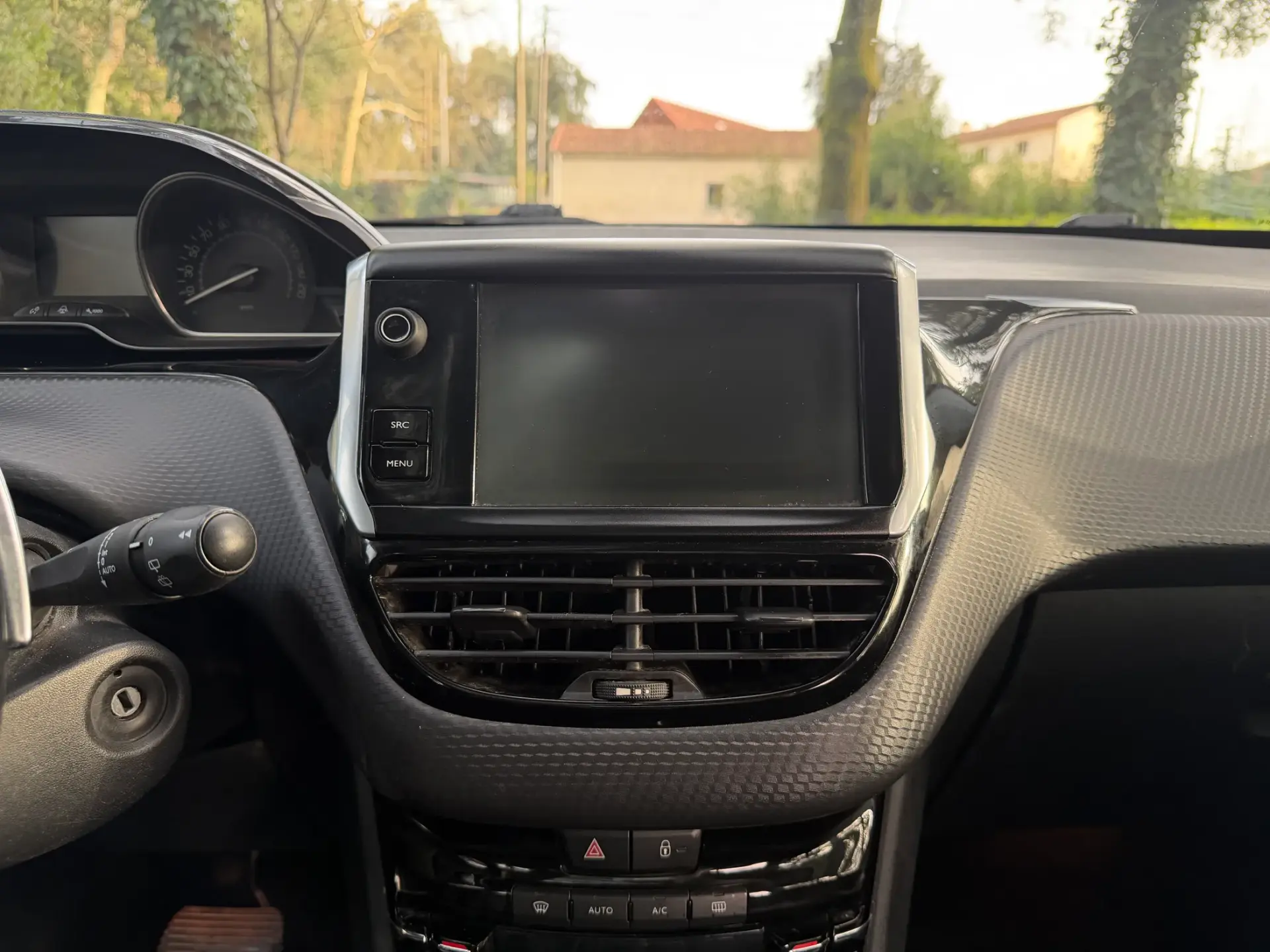 Peugeot 2008 1.2 PureTech Allure EAT6 31