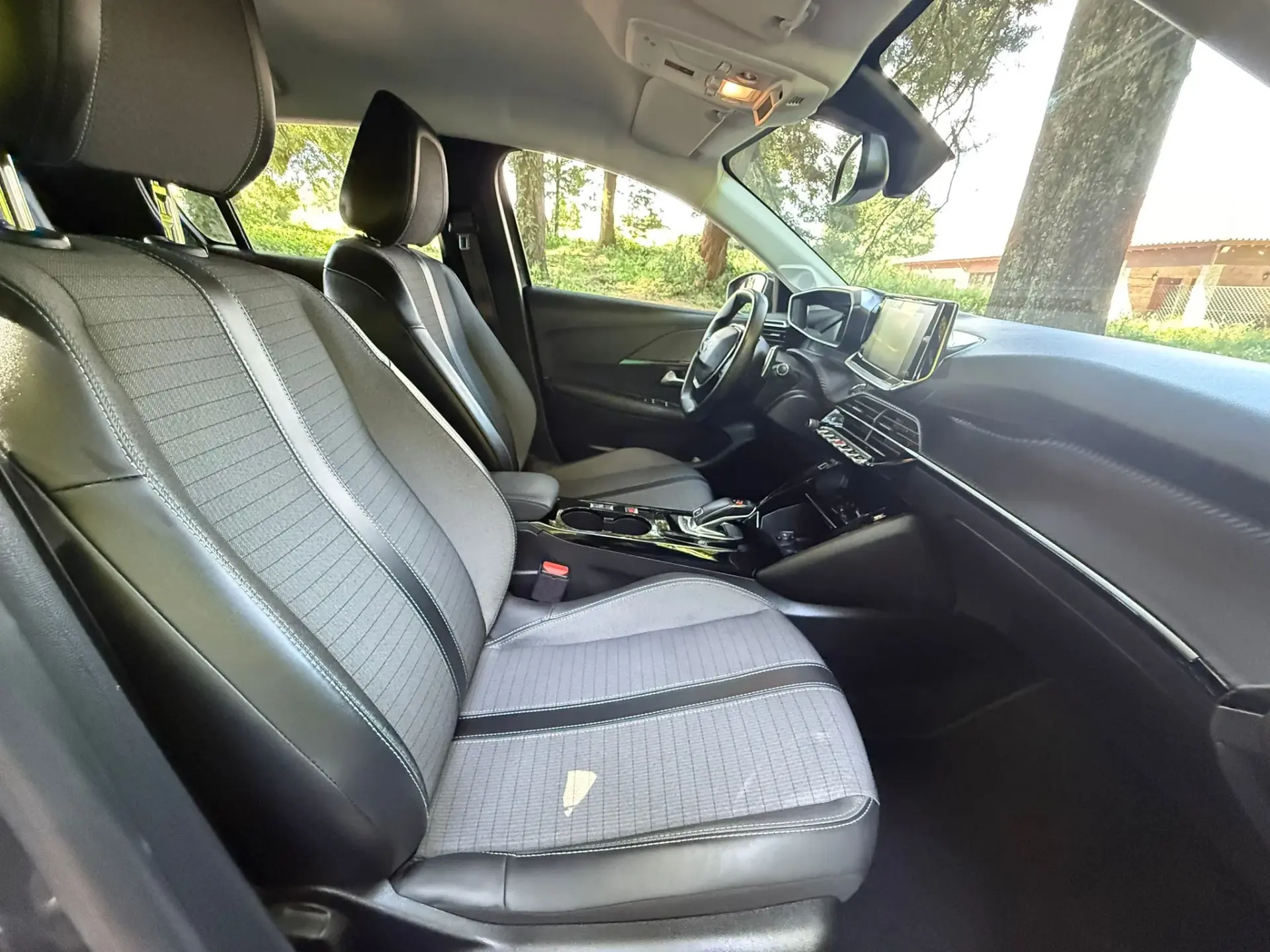 Peugeot 208 1.2 PureTech Allure Pack EAT8 17