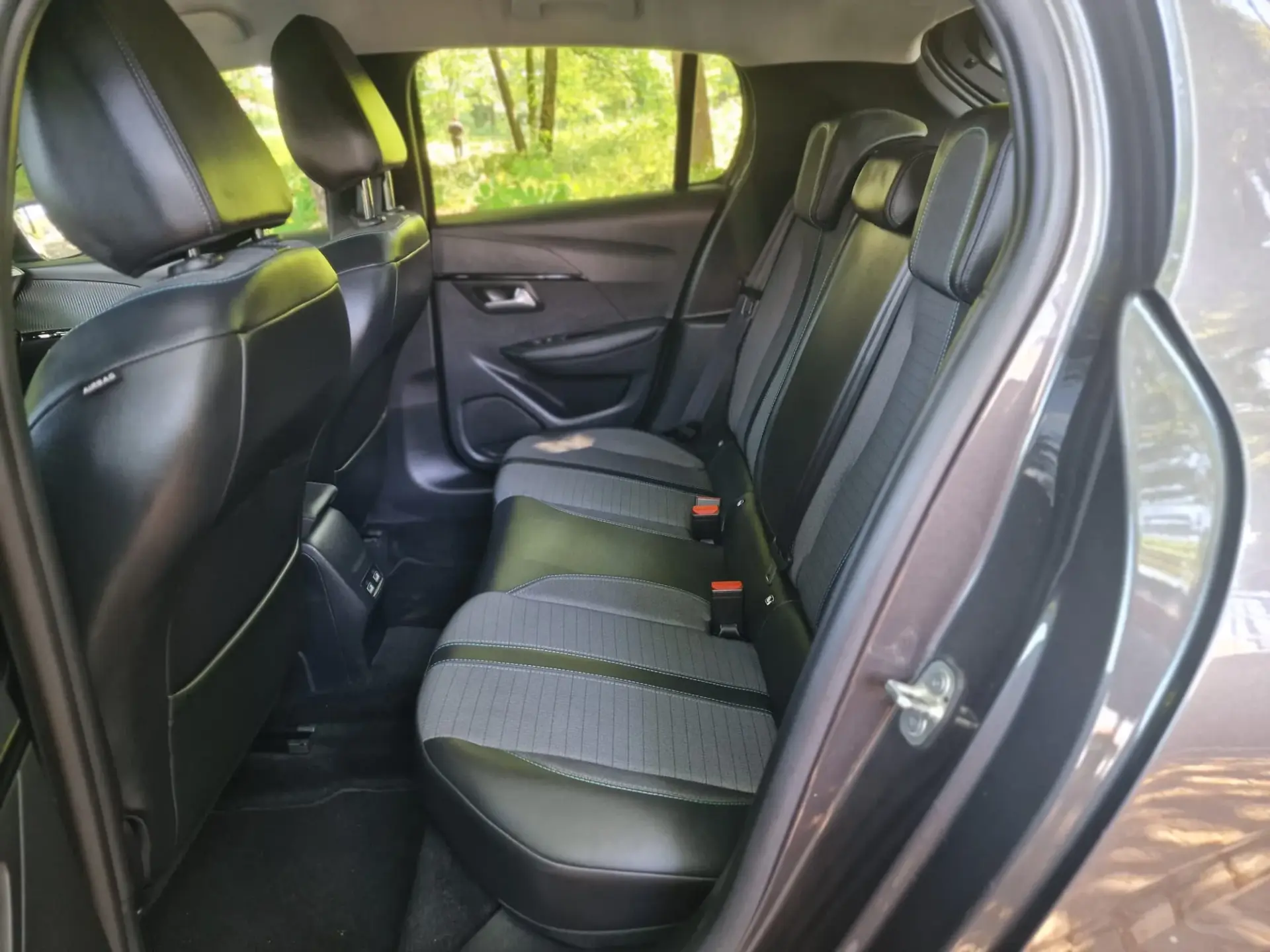 Peugeot 208 1.2 PureTech Allure Pack EAT8 36
