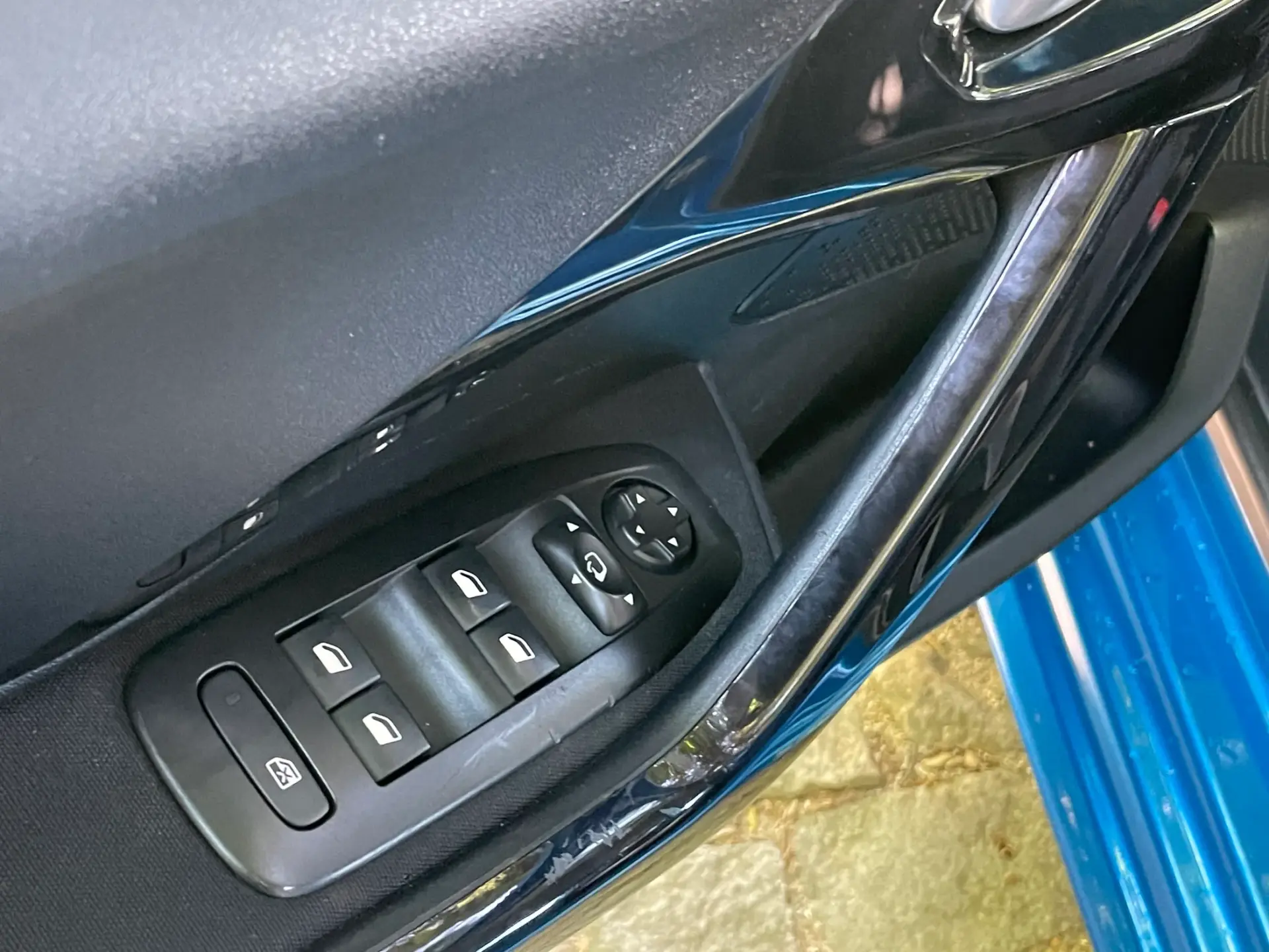 Peugeot 208 1.6 BlueHDi Allure 43