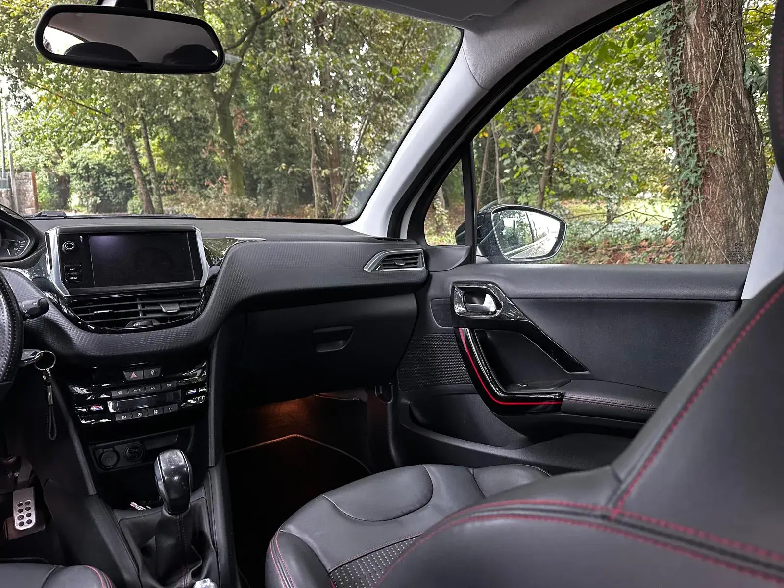 Peugeot 208 1.2 PureTech GT Line 26