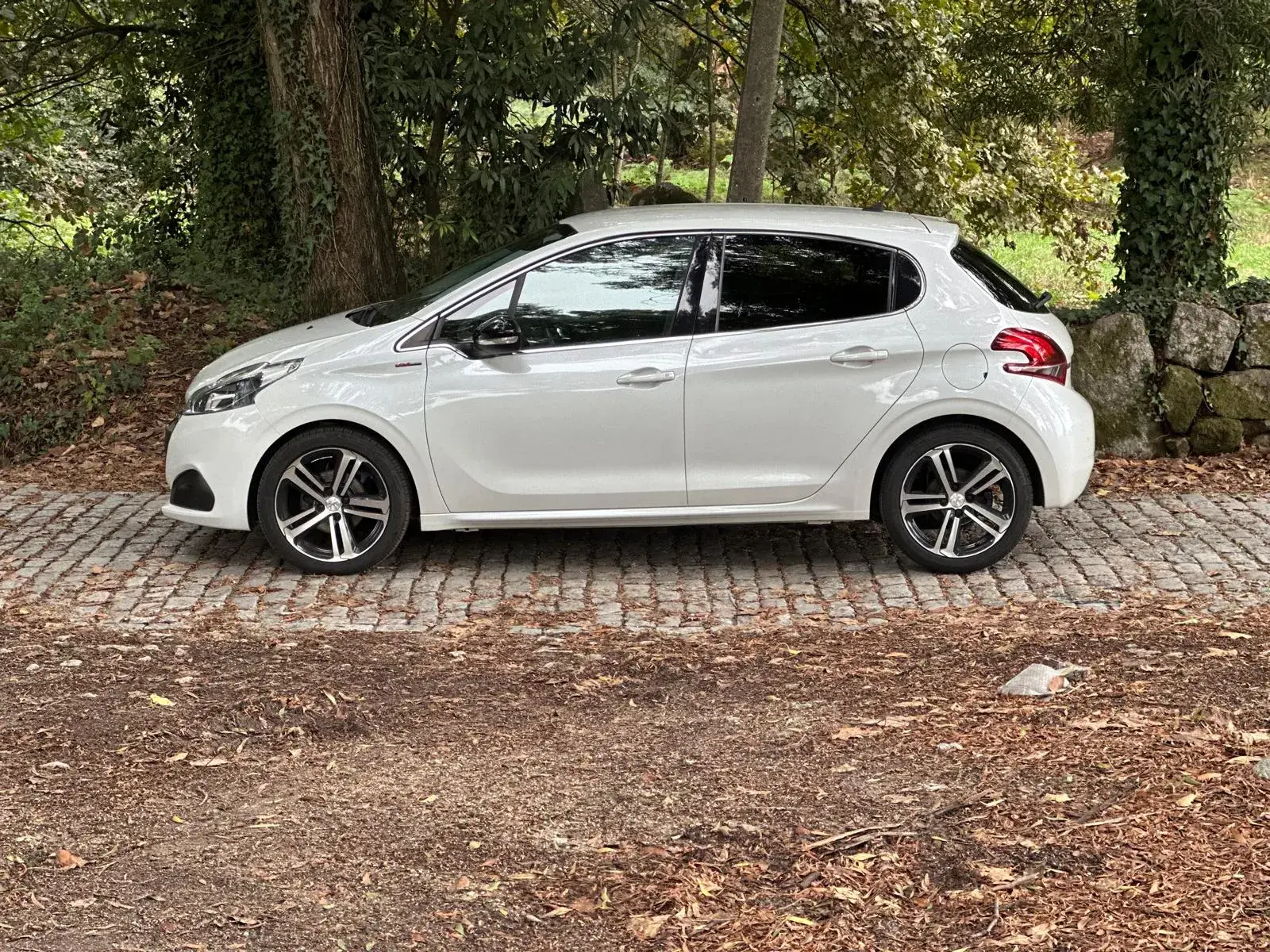 Peugeot 208 1.2 PureTech GT Line 9
