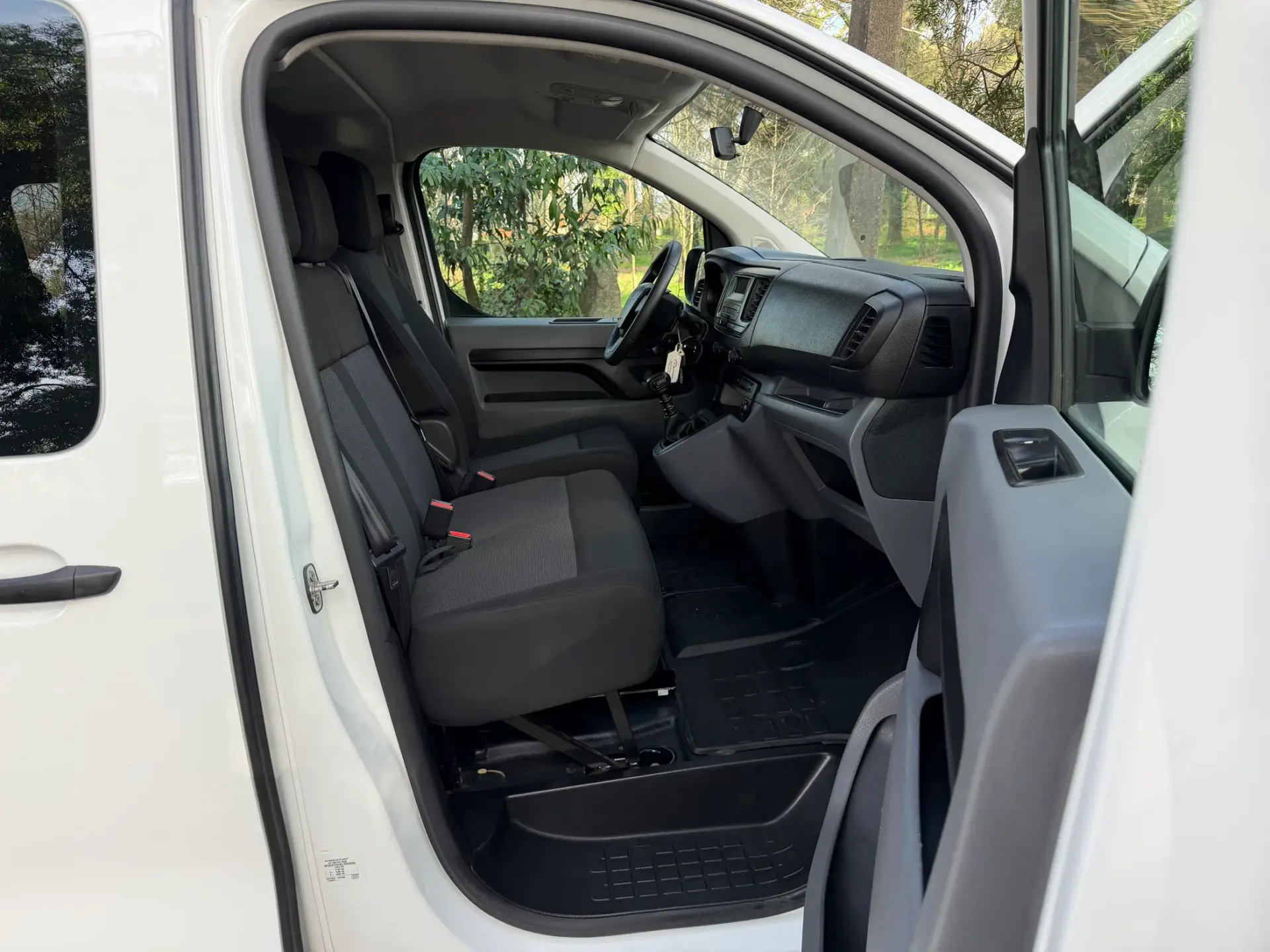 Peugeot Expert 1.5 BlueHDi L2H1 Semi-Vidrado 17