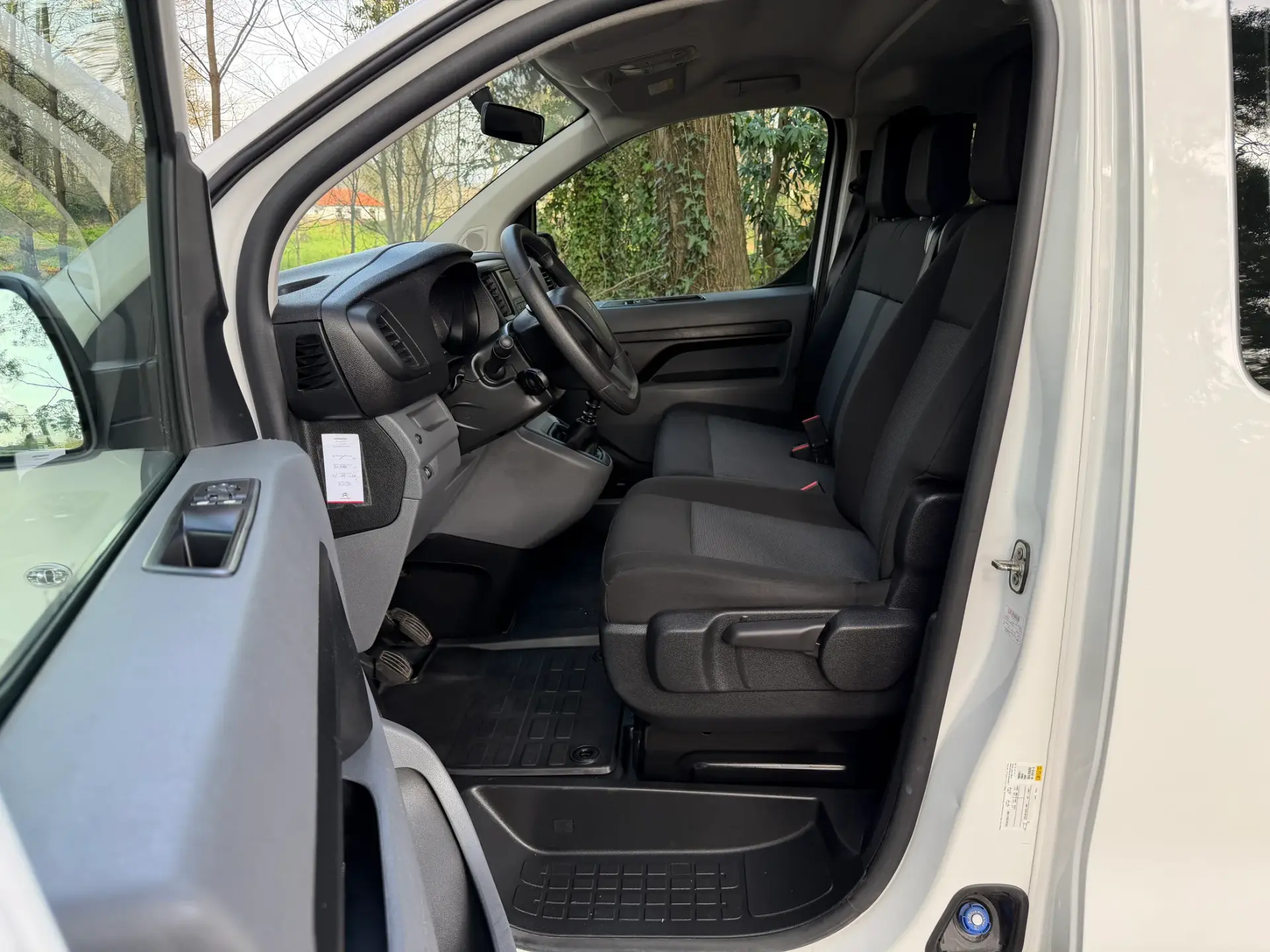 Peugeot Expert 1.5 BlueHDi L2H1 Semi-Vidrado 26