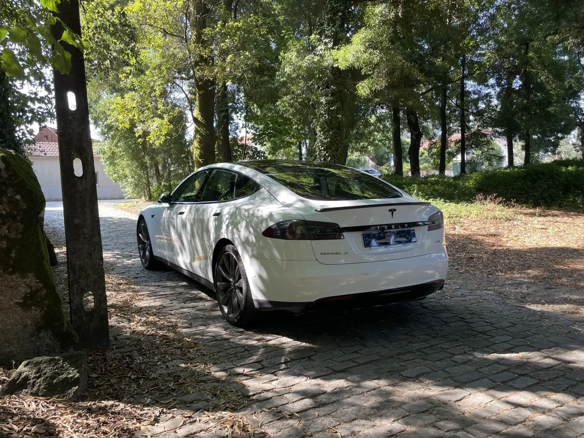 Tesla Model S 90D 5