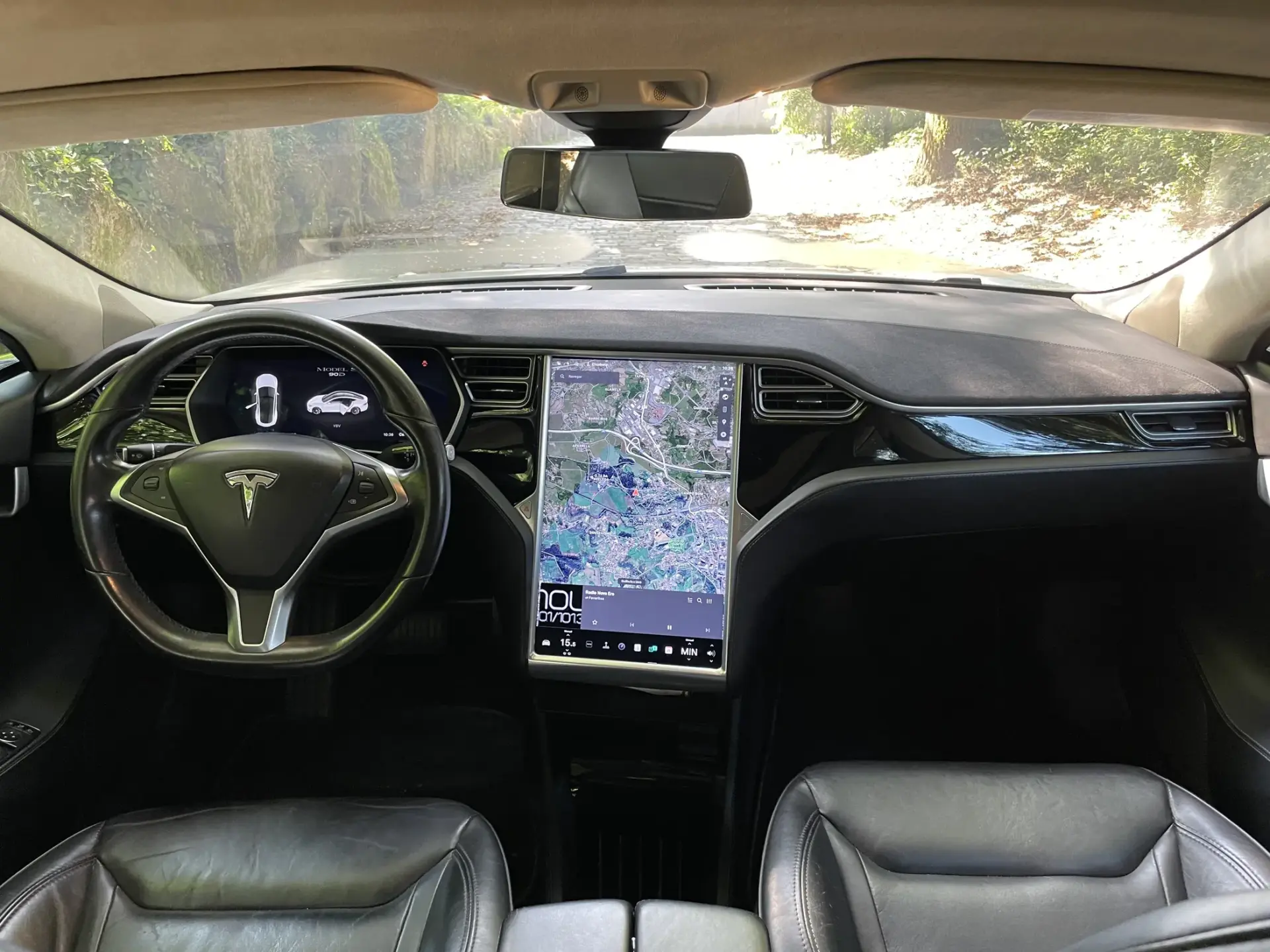 Tesla Model S 90D 12