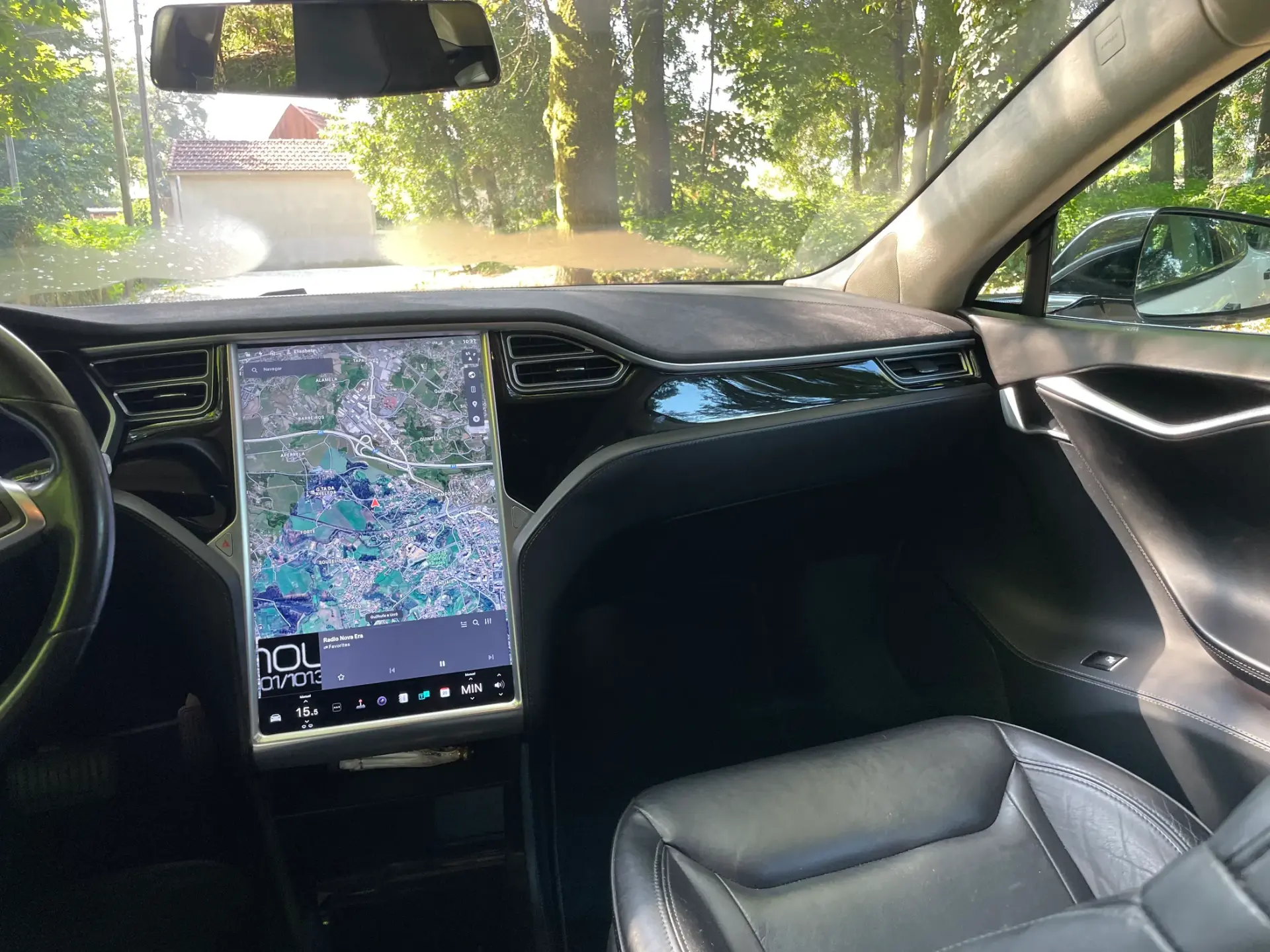Tesla Model S 90D 27