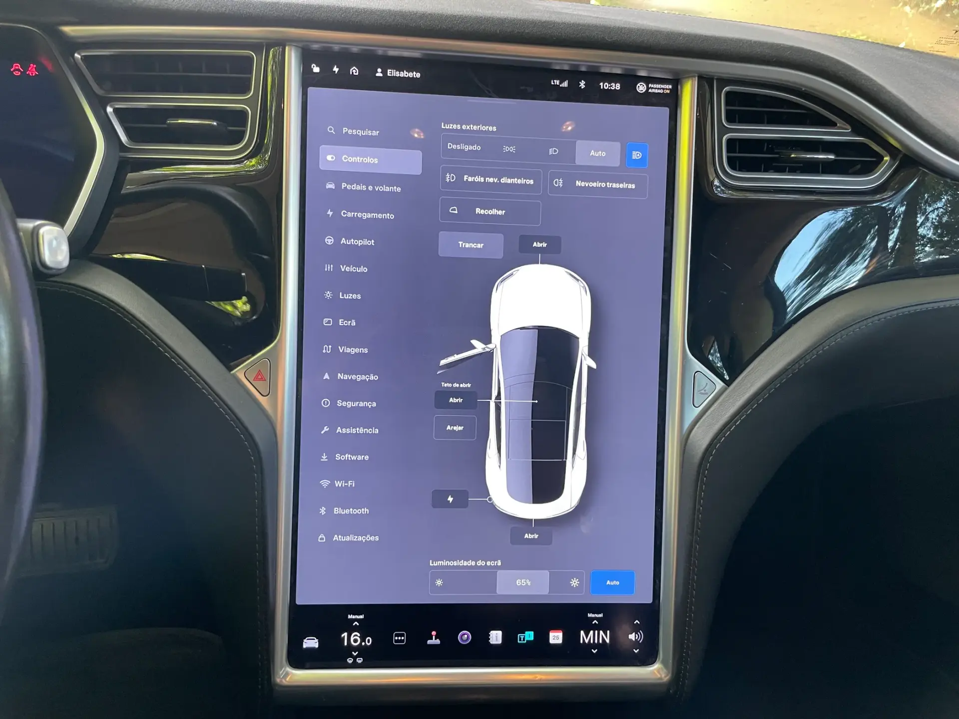 Tesla Model S 90D 31