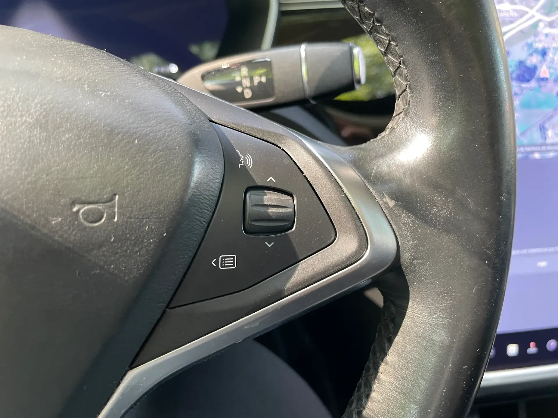 Tesla Model S 90D 37