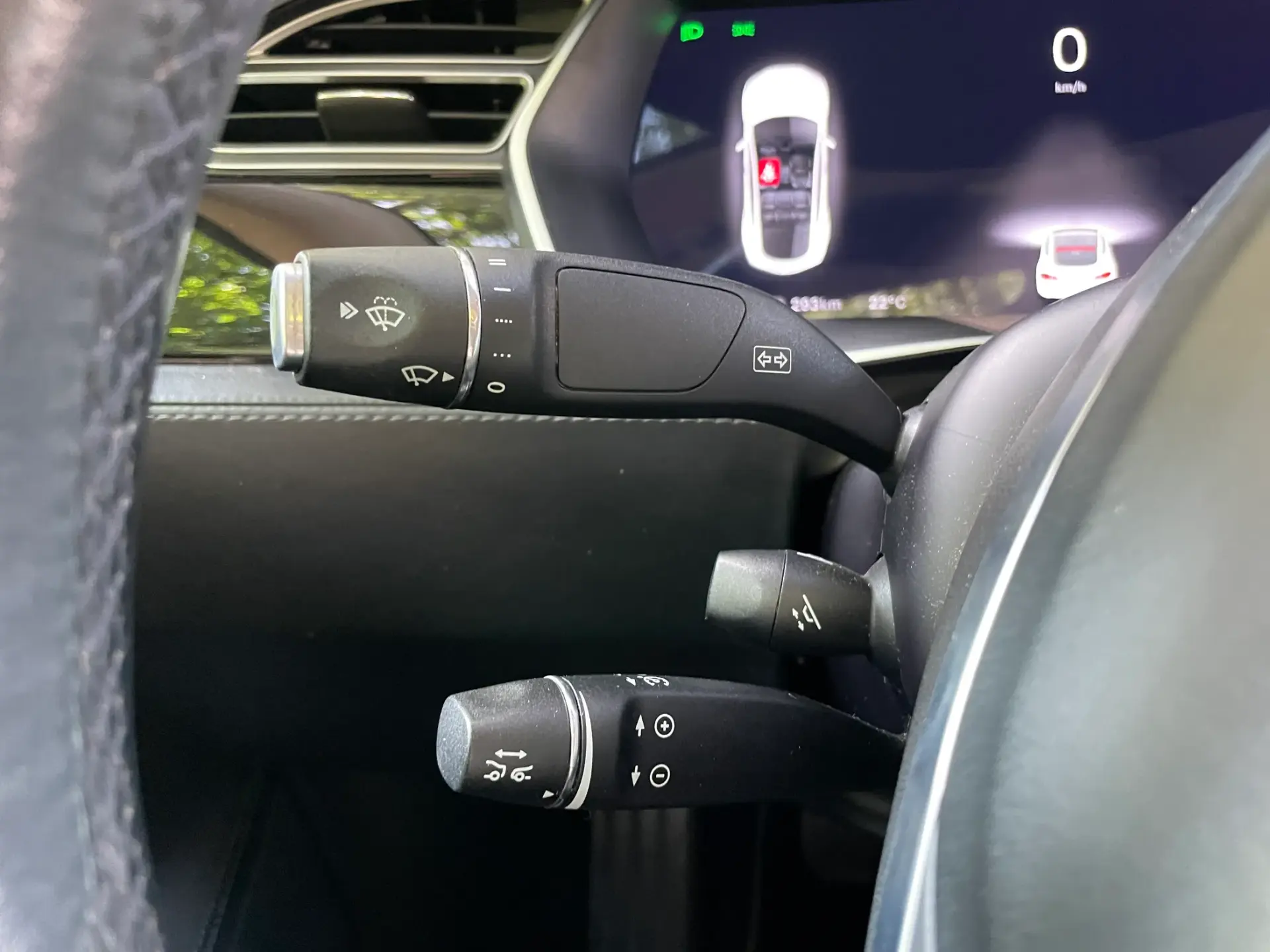 Tesla Model S 90D 38