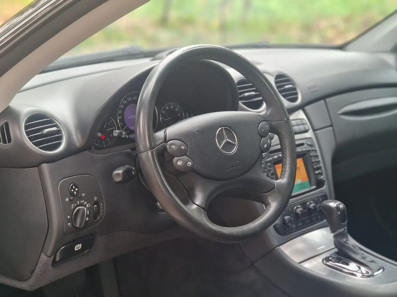 Mercedes-Benz CLK 240 Outro 12