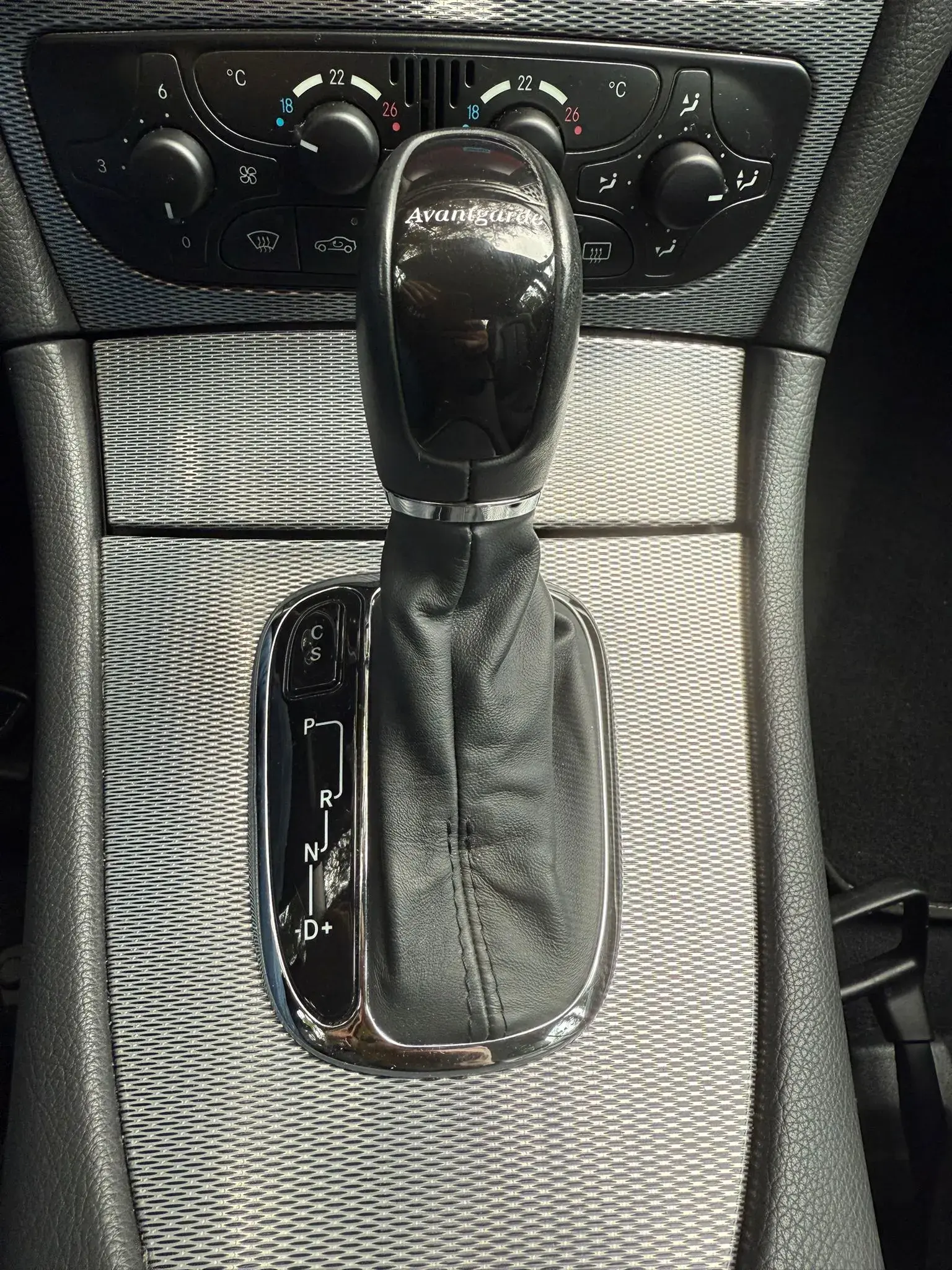 Mercedes-Benz CLK 240 Outro 13