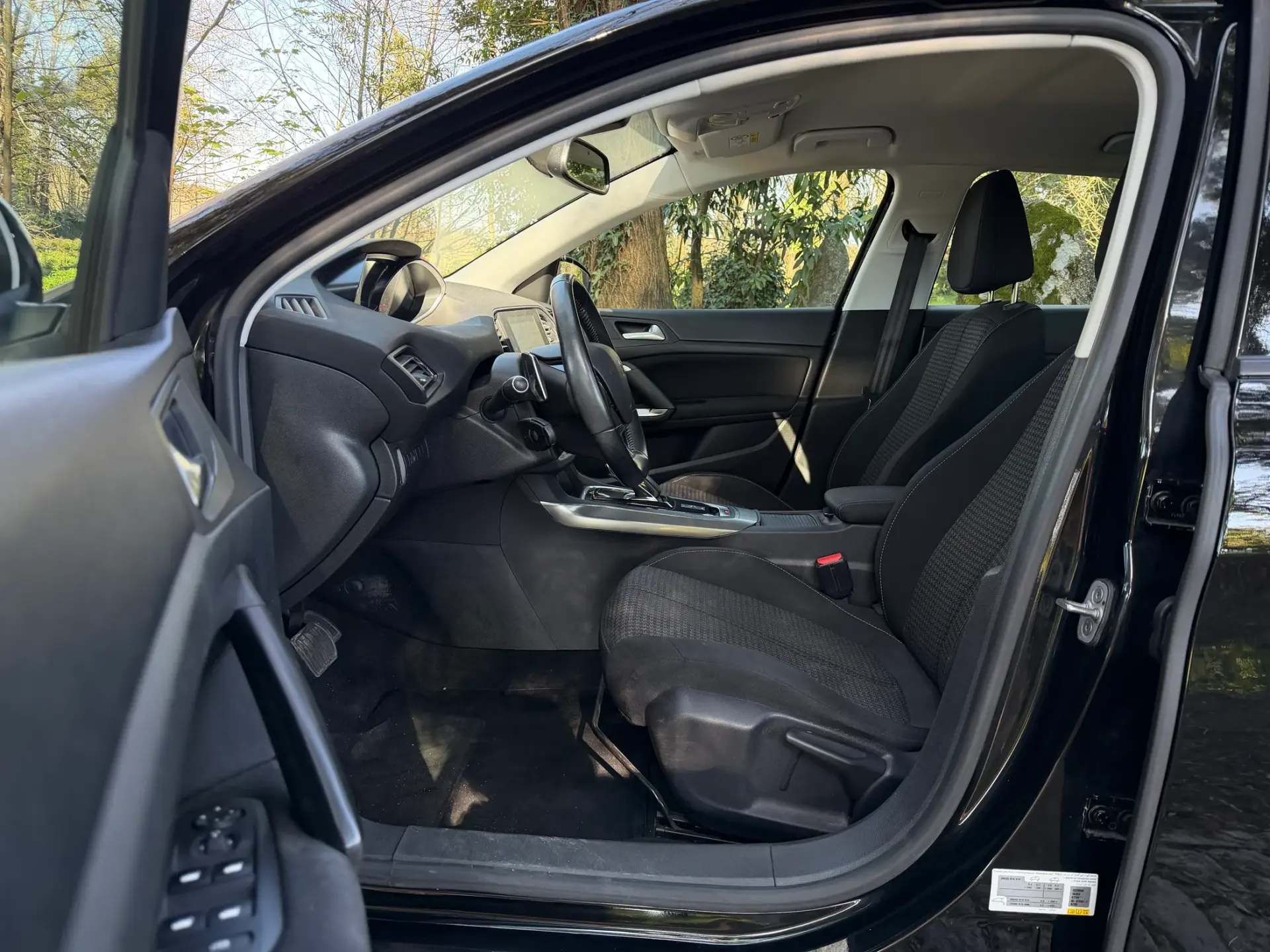 Peugeot 308 1.2 PureTech Allure EAT8 26