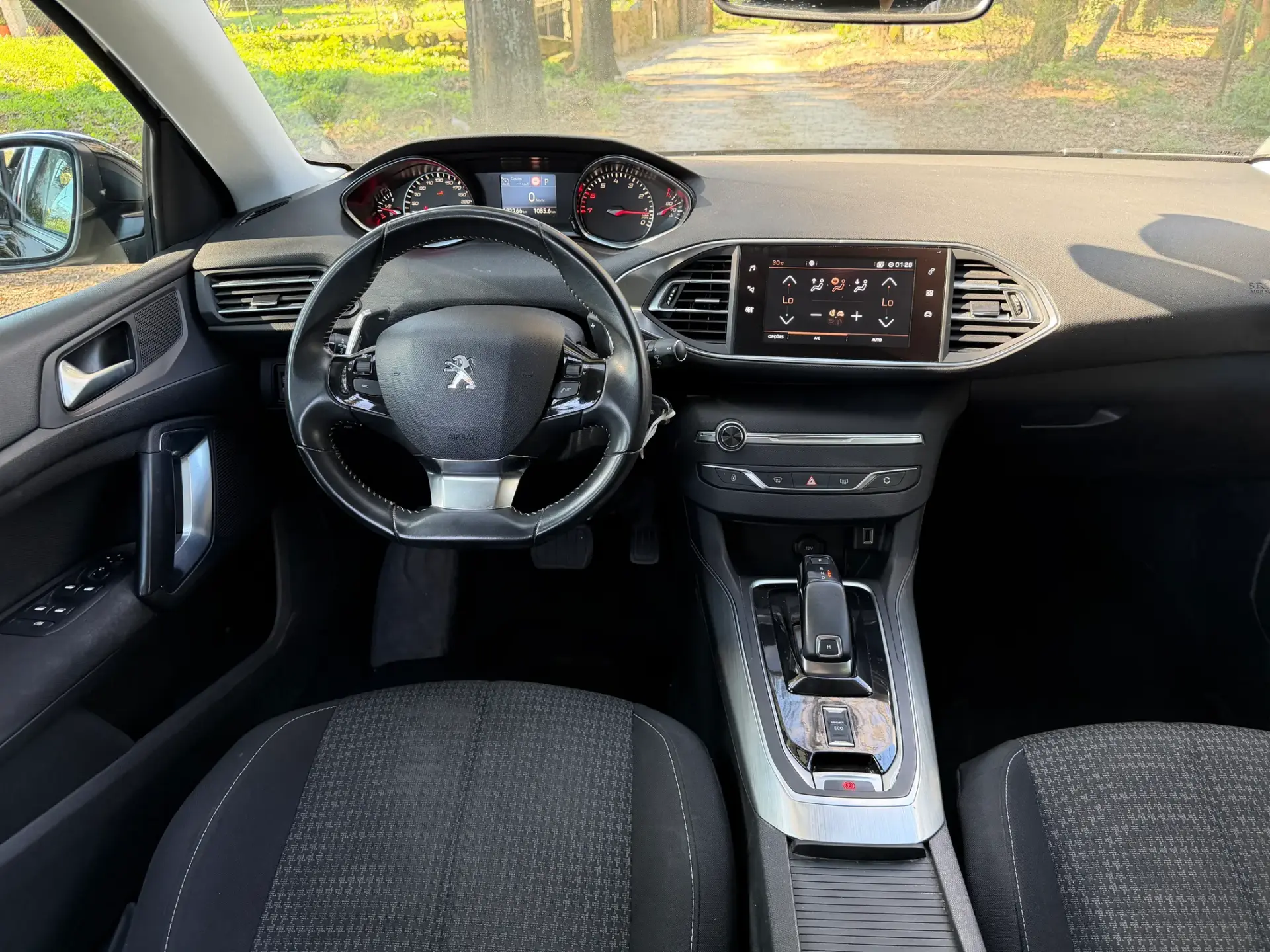 Peugeot 308 1.2 PureTech Allure EAT8 29