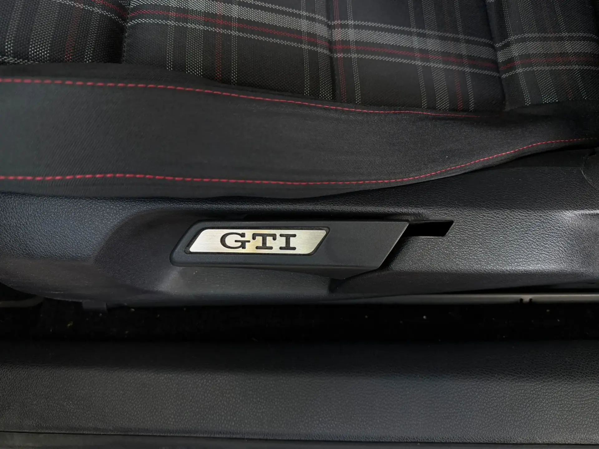 Volkswagen Golf 2.0 TSi GTI 11